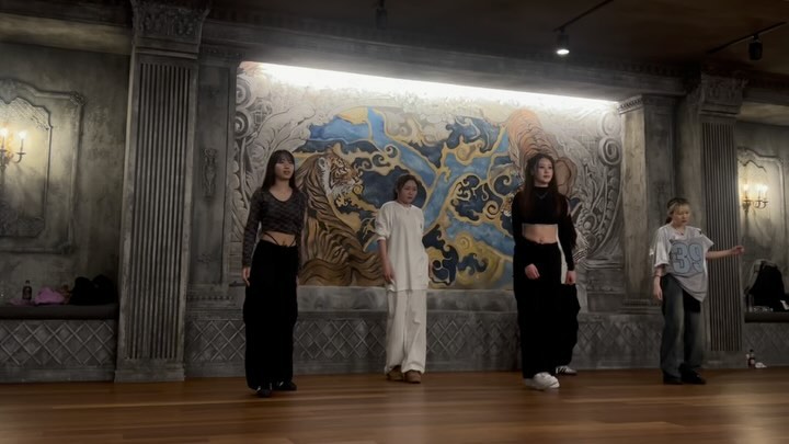 💵 Money 
.
#choreo by mood_dok ✨🌟
- 🚪 ygx_official 
- 🎵 lalalalisa_m 
.
#mooddokchoreography #fyp #dance #ygx #mooddok #09 #춤 #댄스 #코레오 #money #lisa #ootd #like #video #white #맞핱 #좋아요 #feedfeed
