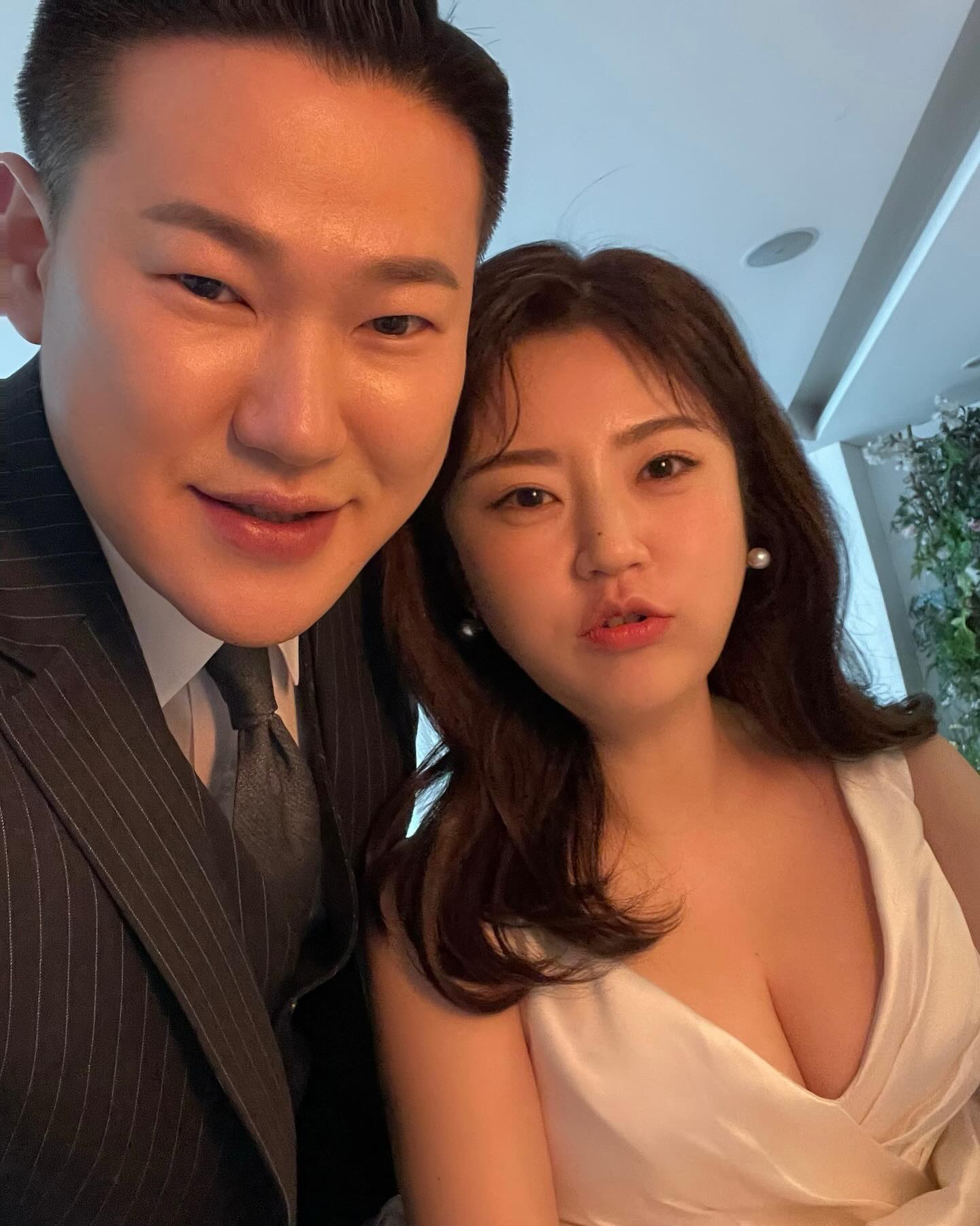 🩵🤍떨어져있으니 달라진점
1.카톡을 자주한다 (일어났는지 ,밥은 먹었는지 ,출퇴근은 했는지등등)
2.보고싶다고… 남사스런 말을한다
ㅋㅋㅋㅋㅋㅋㅋㅋㅋㅋㅋ

#장거리커플 #부부스타그램 #쀼의세계