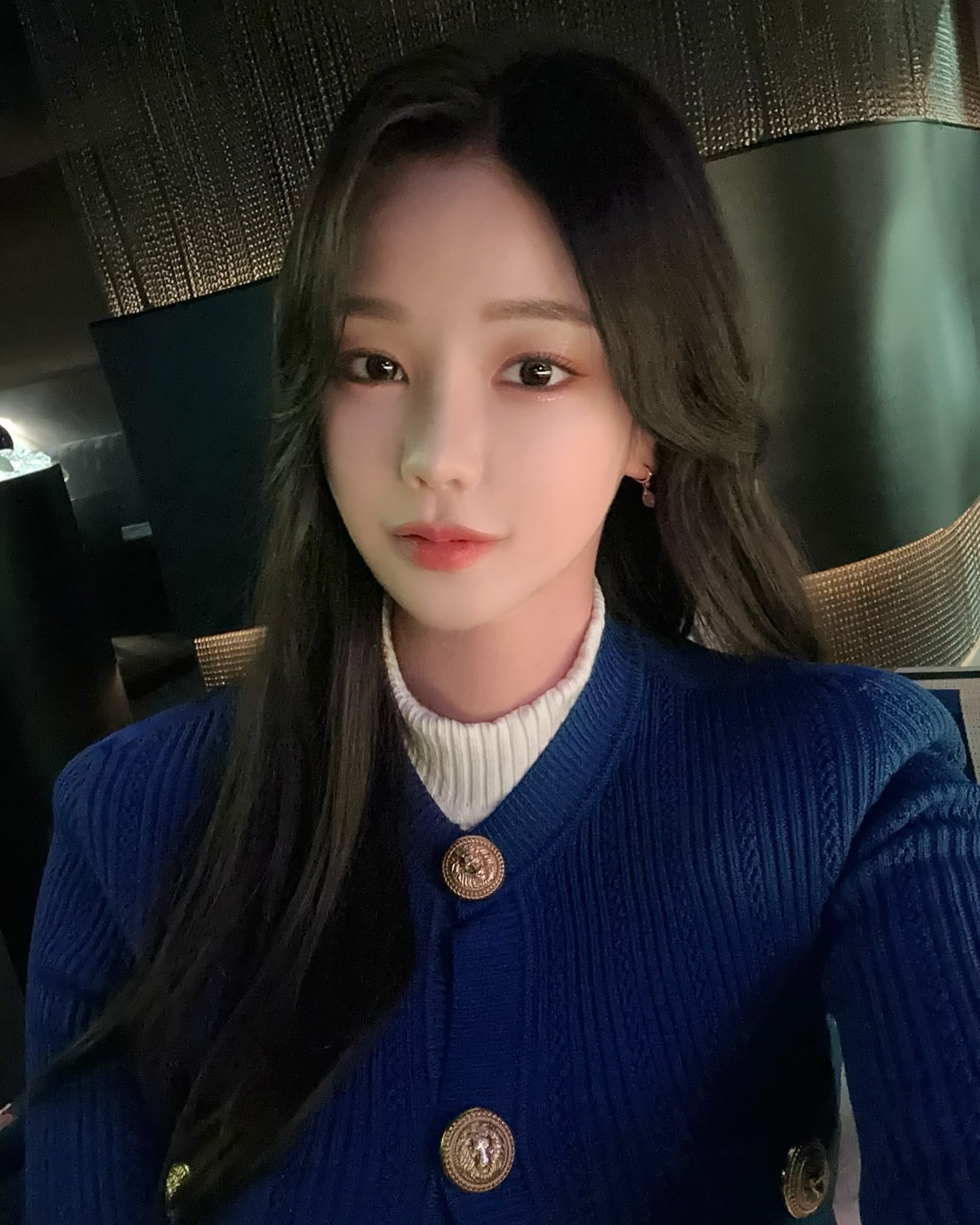 다사다난했던 2023년

큰 슬픔과 상실감에 힘들기도 했지만
격려와 위로로 힘낼 수 있었어요.

모두 내년엔 좋은 일만 가득할 거에요
새해복 많이 받으세요🙏🏻
감사합니다