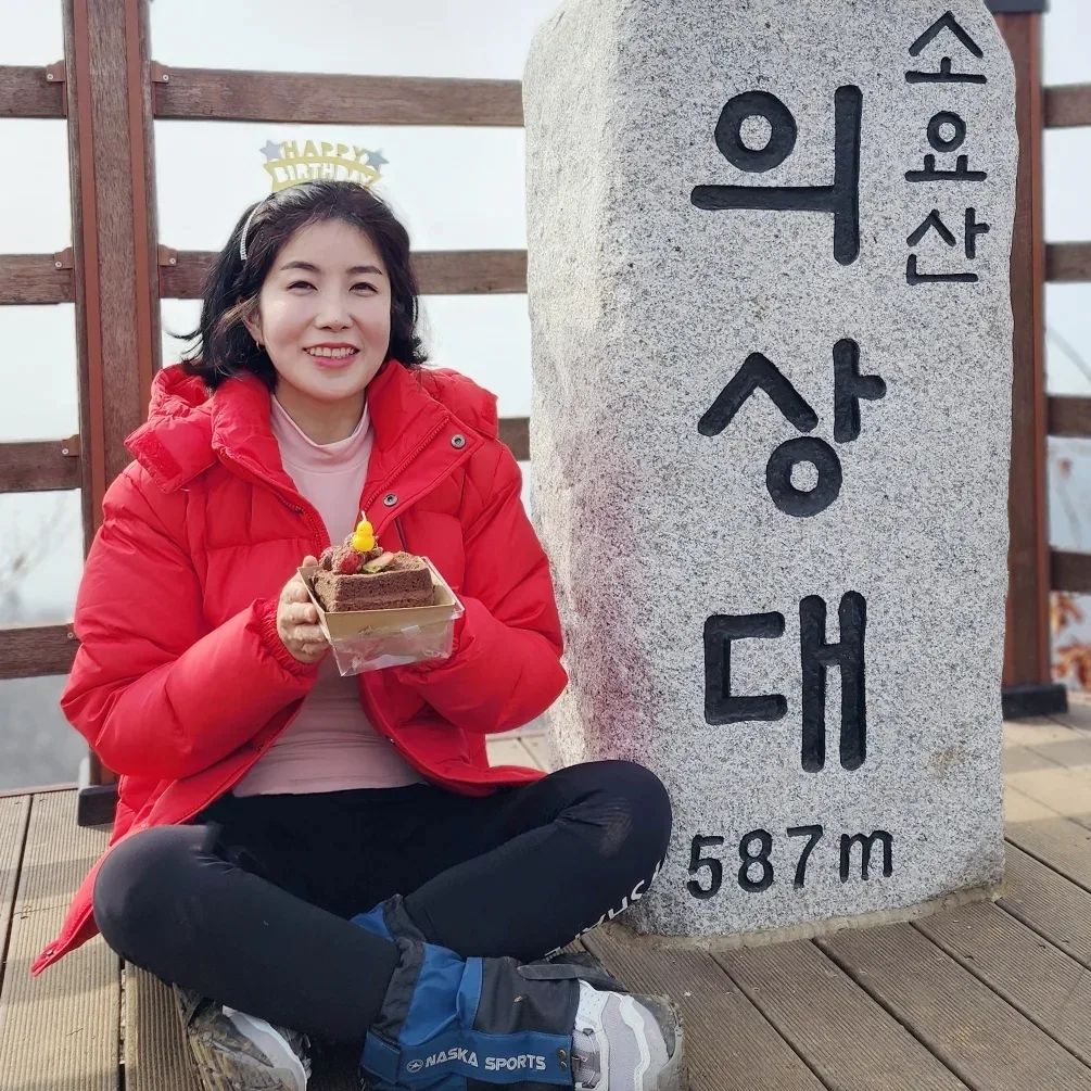 🎈🎂Happy Birthday to Me🎉 #소요산
 
 
내 존재 자체로 축하하는 날,
올해 생일은 왠지 덤덤한데(가지마 내 감성🥹)
막상 축하연락 받으니 기분조코💓
매일 평범한 일상이 무료할수 있지만
그래서 산에 가서 자연을 보며 활력을 찾고
하루하루가 평범할수 있음에 감사합니다
산에서 지낸 시간만큼 나의 내면도
단단해졌겠지요🙂
 
 
산에서 이러고있으니 백좌완등식하냐고
하는 분들도 계셨고 (아직 5발 남았다...)
오늘은 제 생일이에요🤍
 
 
산쟁이라 산에서 생파🤍
의상대 의상은 레드❤
 
 
 
 
#산수빈 #소요산 #생일 #내생일 
#평범함의행복 #한수빈생일축하한다