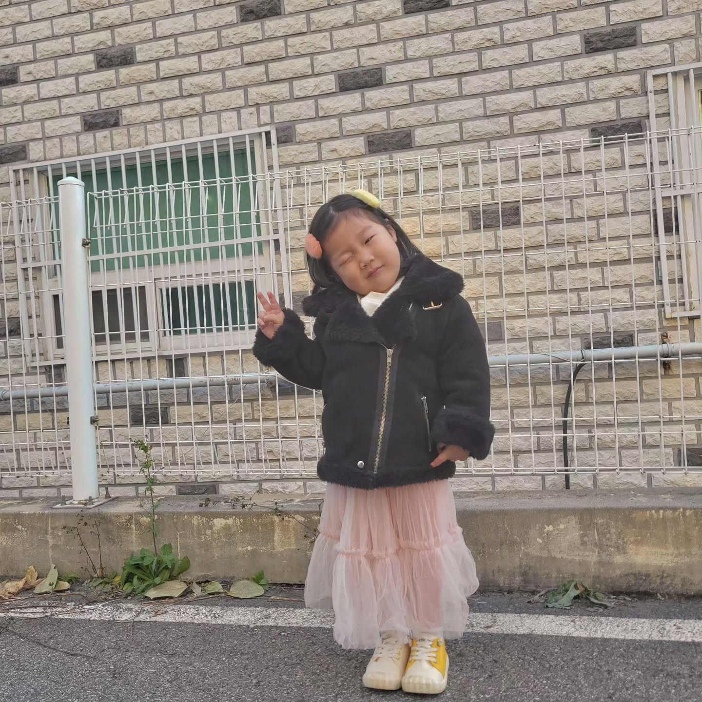 엄마는 옷 못입지만 라희는 이뻐보이게 하기위해 노력한다ꯁ.̮ꯁ