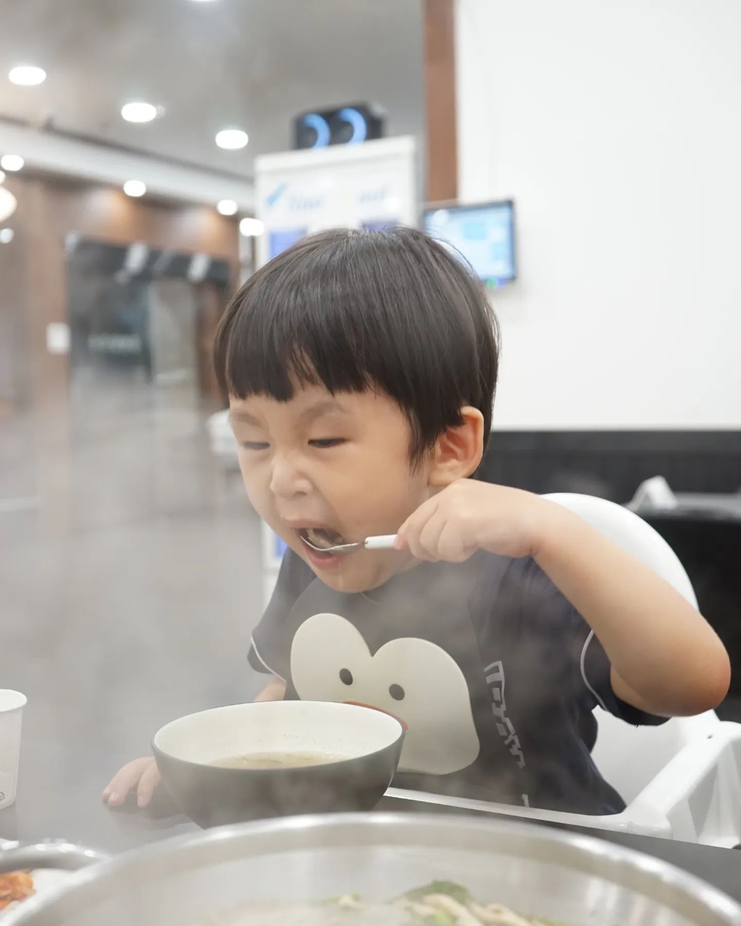.
칼국수에 진심인 인생35개월차🤭
.
#먹방꿈나무👶🏻 
#본인 #앞접시 #먼저채워두는 #치밀함😏