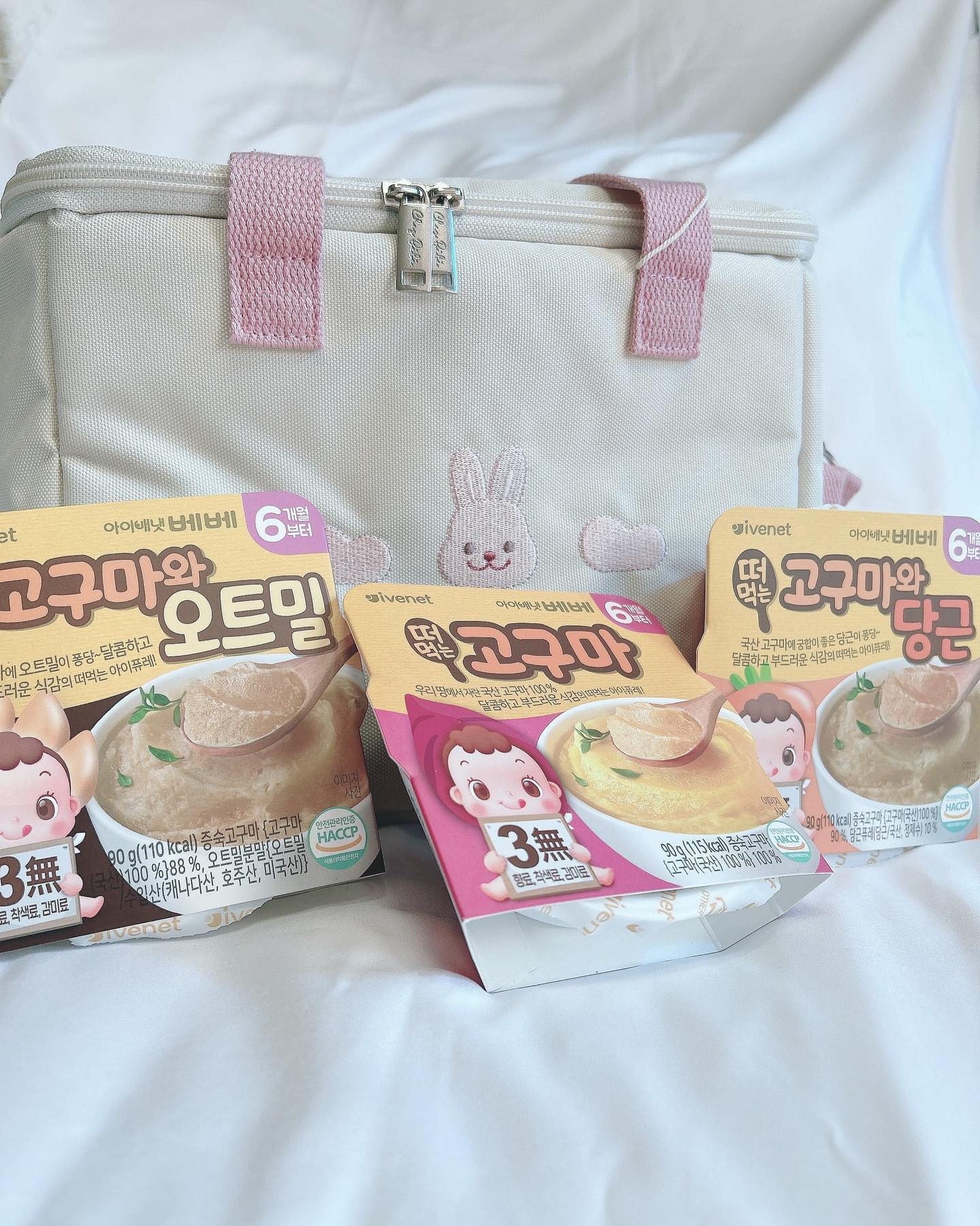 #협찬

인간 고구마가된 새봄이를 원했지만 실패ㅋㅋㅋㅋ

아이배냇 고구마간식
진짜 맛있게 잘먹어서 저도 한입 먹어봤는데 너무 맛있더라구요
오늘두 아기새 새봄이❤️
전자레인지에 20초 돌리면 따뜻하게 먹을수있답니다!
토끼 보냉가방도 진짜 너무귀엽죠ㅠㅠㅠㅠ
수납공간도 넉넉하니 은근 많이 들어가서 요즘 외출할때 필수랍니당😆

🏷️𝘵𝘩𝘢𝘯𝘬𝘴 𝘵𝘰 ivenet_official 

#아이배냇 #고구마간식 #6개월아기 #떠먹는고구마