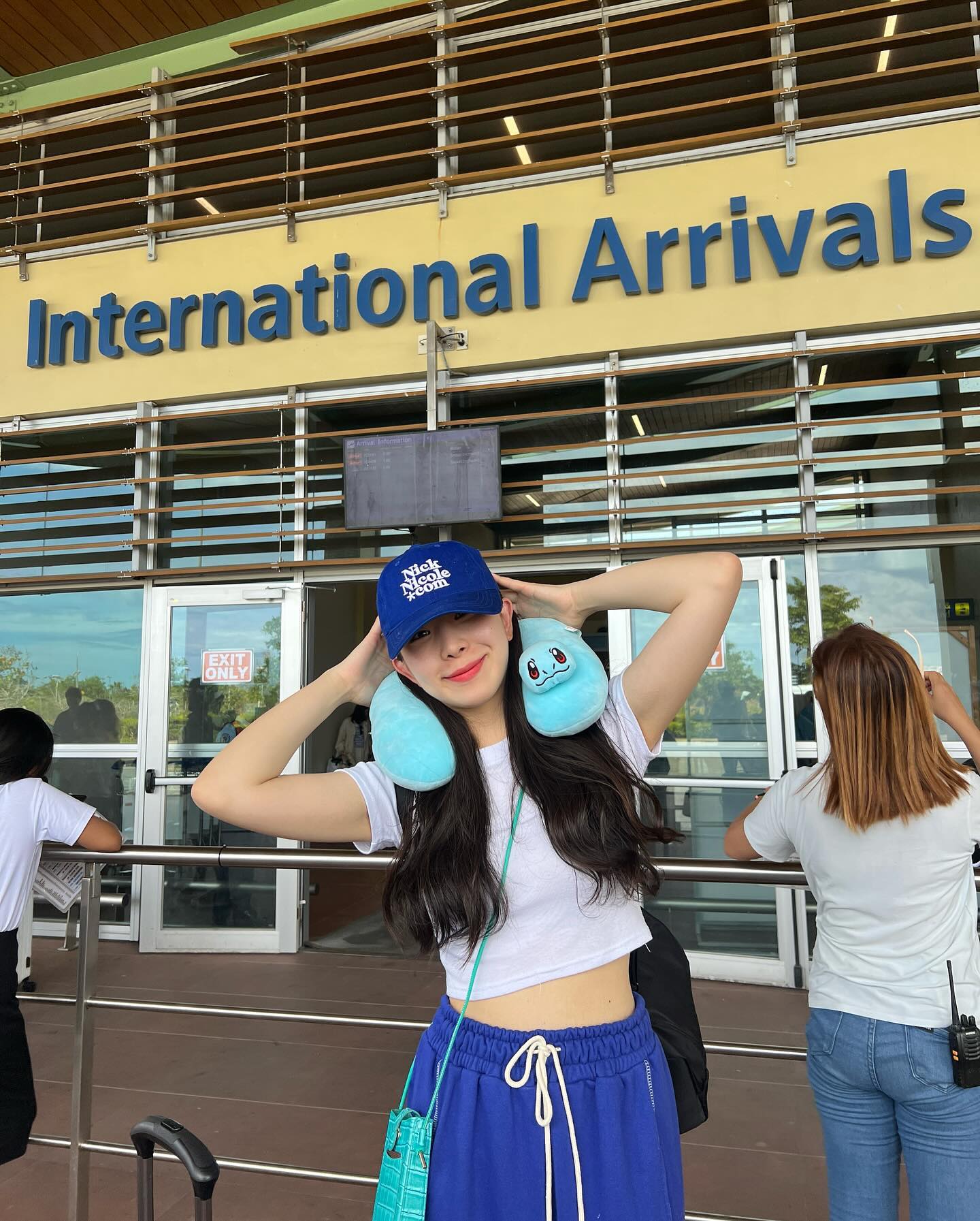 5시간 걸려 보홀 팡라오공항 도착! 🛬
보홀여행 내내 닉앤니콜 볼캡 계속 쓰구 다녔다 💙
파워쿨톤인 내게 딱 어울리는 예쁜 컬러 🧢

nicknicole_official nicknicole_archive #NICKNICOLE #닉앤니콜 #닉앤니콜모자 #닉앤니콜볼캡