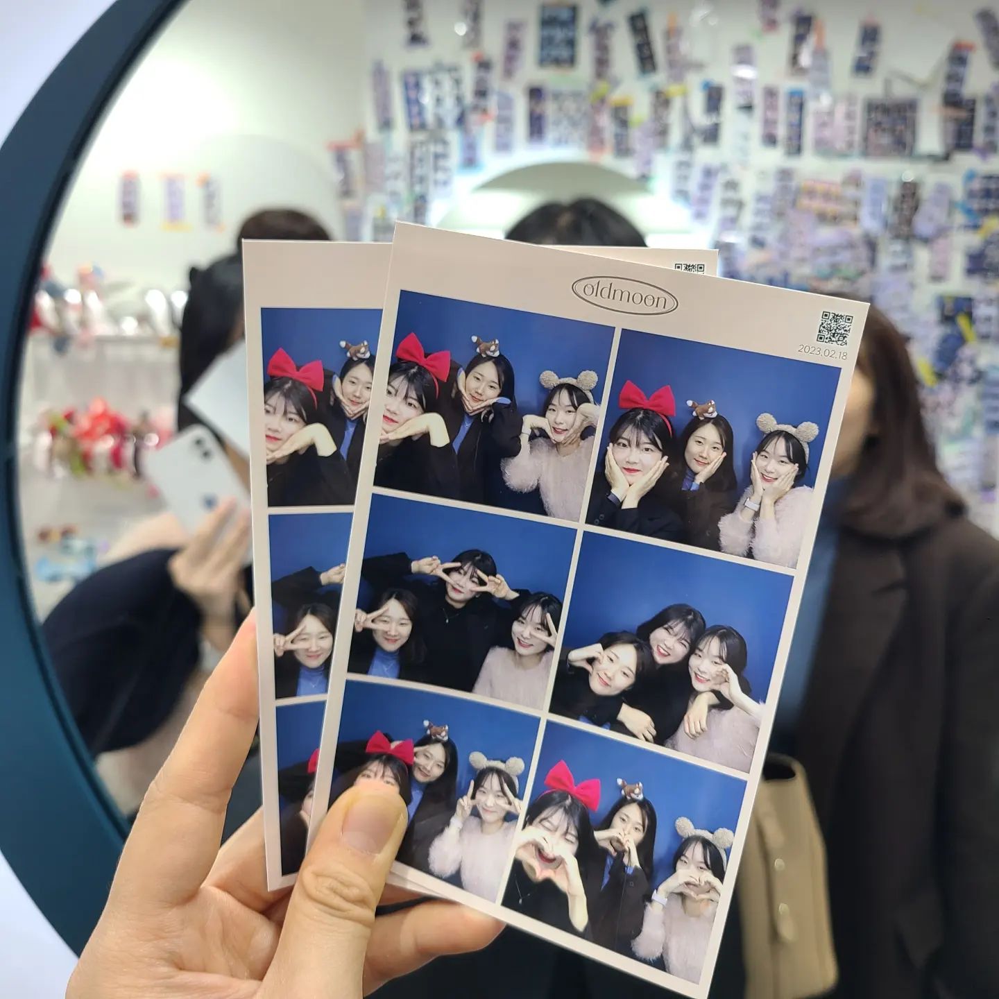 사랑한다 공주들아
최후의 3인,,, 다음엔 숙소잡고 만나자고 할거시여... 가만안도 
14 곰순이들

#서현역 #올드문 
#호혼술남녀 #깻잎페스토콜드파스타
처음 먹을땐 엥... 싶었는데 먹으면서 푹 빠져서 파스타를 처음으로 사리 추가해봄;;
이 술집은 소규모 모임이라면 꼭꼭 가야함!
1-4명만 받아주고, 혼술 가능한 술집인데 서현역이 우리집이였음 혼자 가봤을 것 같음..

그리고 갈비찜집 넘 내서탈이라 재방문 의사 오만팔천퍼센트😭 #김청자매운갈비찜 #존맛탱