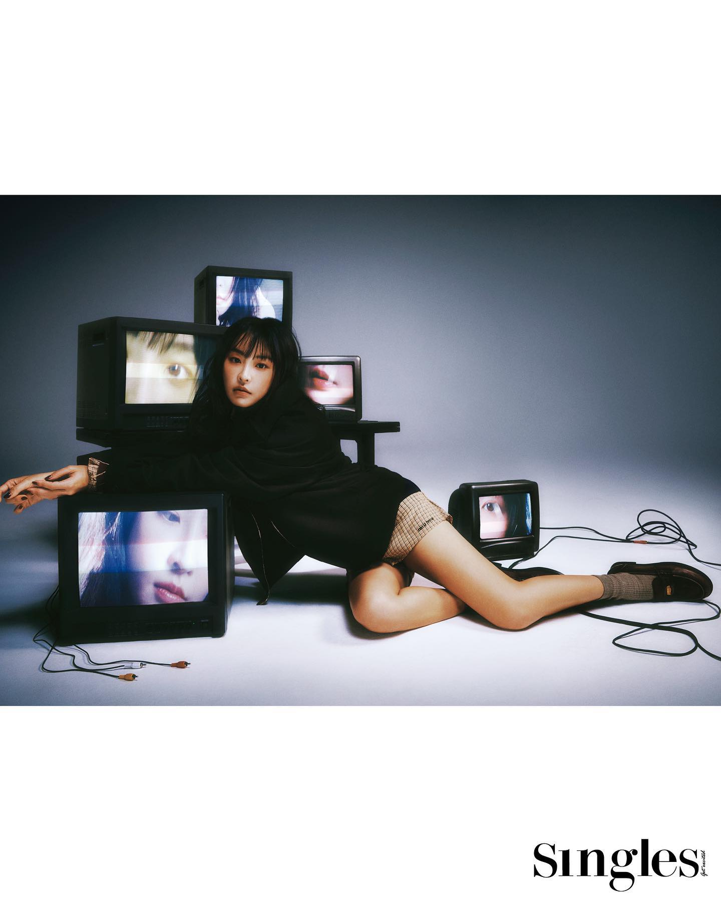 유미언니 싱글즈 10월 호:)

Makeup d.young
Hair lllhhhhhh 

singlesmagazine