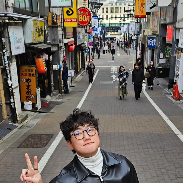 히웅 on Instagram: "#광고 @standarderror_official 도쿄 맛보기~!! PU 100%으로 보통 레더 질감보다 소프트한 터치감으로 느낄 수 있는 편안한 착용감이 장점인 오버핏 #레더자켓 부담없이 가볍게 걸치