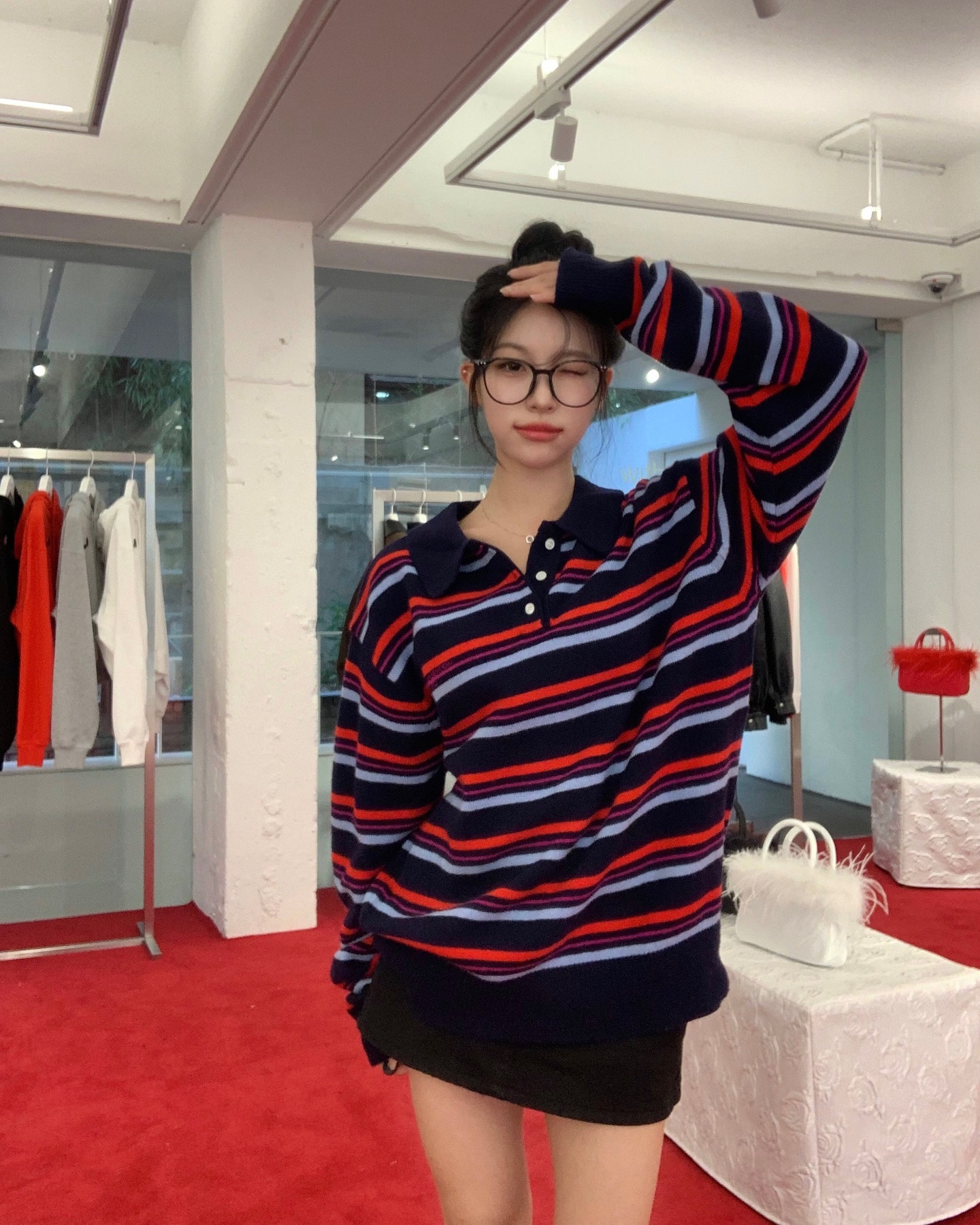 문선의 2024 FW POP UP❕
성수 놀러갔다 레드톤 디피에 홀린듯 방문했오요 
⠀
색감이 참 맘에 들었던 이번 시즌♥️
⠀
이번 팝업스토어는 24FW 시즌 콜라보를 진행한 패션 크리에이터 MJ mjbypp 와 함께한다고 해요 
⠀
24FW 전 상품과 4,5차 드랍 상품을 할인된 가격으로 만나보실 수 있다고 하니 서울숲 가시는 분들 꼭 방문해보세요오