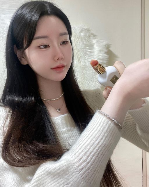 ෆ우지니 on Instagram: "#광고 셀마르 오 드 퍼퓸 몽 리스🫧 부드러운 우유 꽃 비누 향과 같아요🫧🤍 이 향수를 뿌리면 친구들 반응이 진짜 좋아요! 첫 향부터 뿌리자마자 정말 마음에