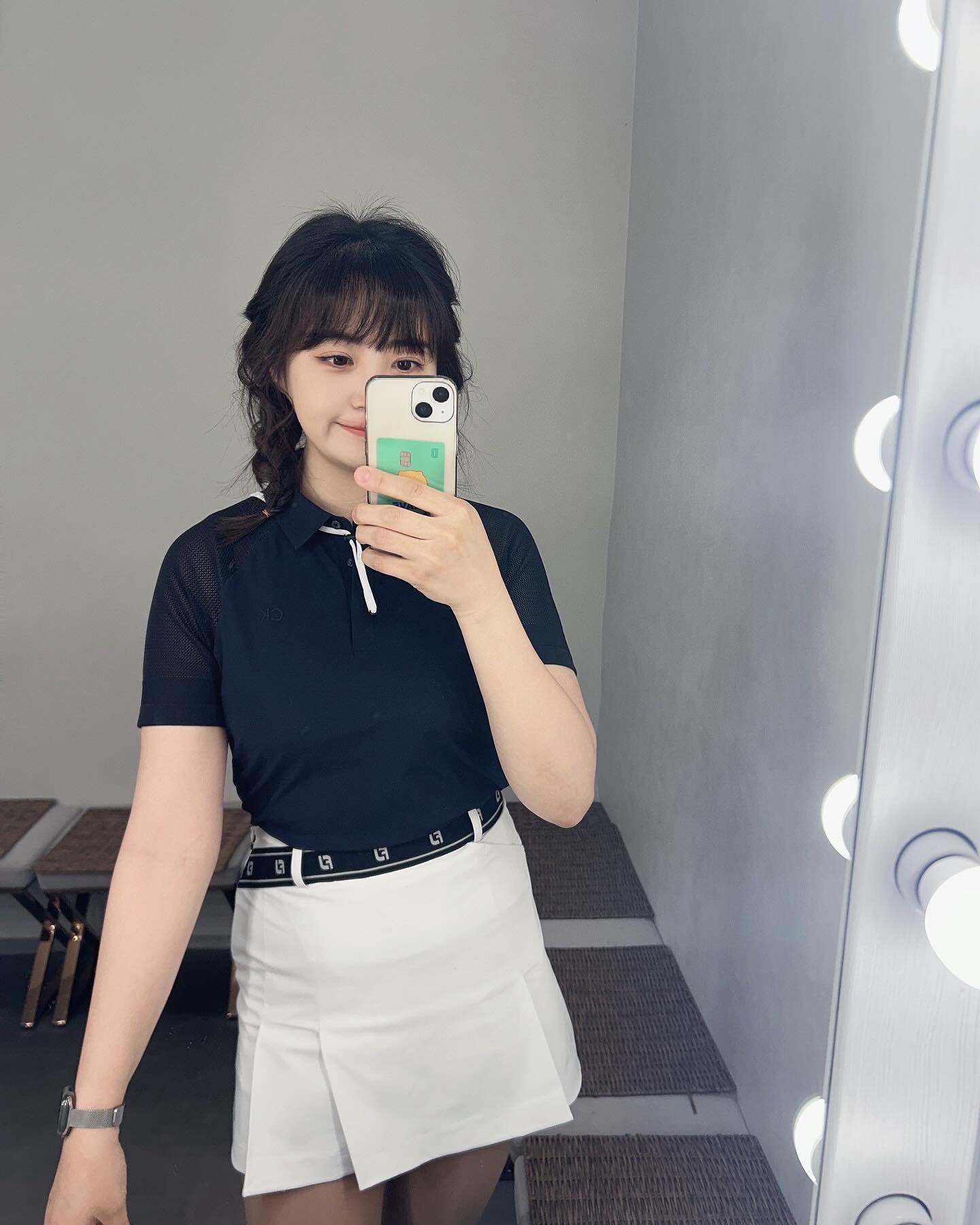 💙
양갈래한 날 보고 서윤이는 “엄마 왜 어린이처럼 머리를 했어?”라고 했고,
그 말에 너무 웃으면서 시작한 첫 라운딩. 
⠀
한달도 안 배우고 가족라운딩 간 오늘,
날씨도 너무 좋고 하늘도 너무 예쁘고,
공이 뜨기만 해도 잘하는 거라며 칭찬 가득 받으며
전 116개 치고 왔습니다💪🏻
⠀
연습하러 가야지!!!!