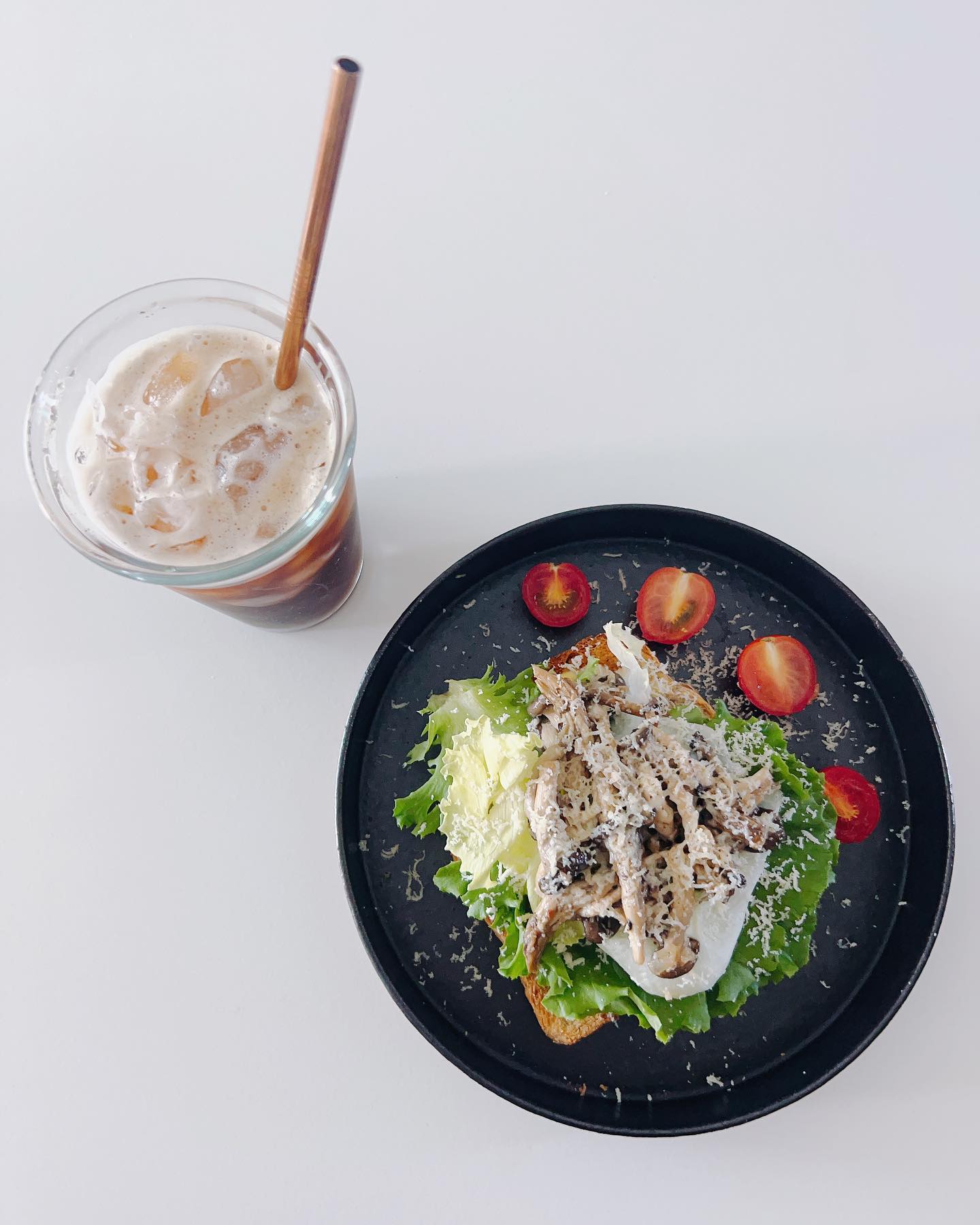 요가 다녀와서 먹는 
#버섯볶음오픈토스트
.
뭔데 이렇게 맛있죠.?
.
#샌드위치레시피 #토스트레시피 #샌드위치만들기 #토스트만들기 #레시피팩토리 #매오샐 #매일만들어먹고싶은오픈샌드위치토핑샐러드#온더테이블 #홈카페