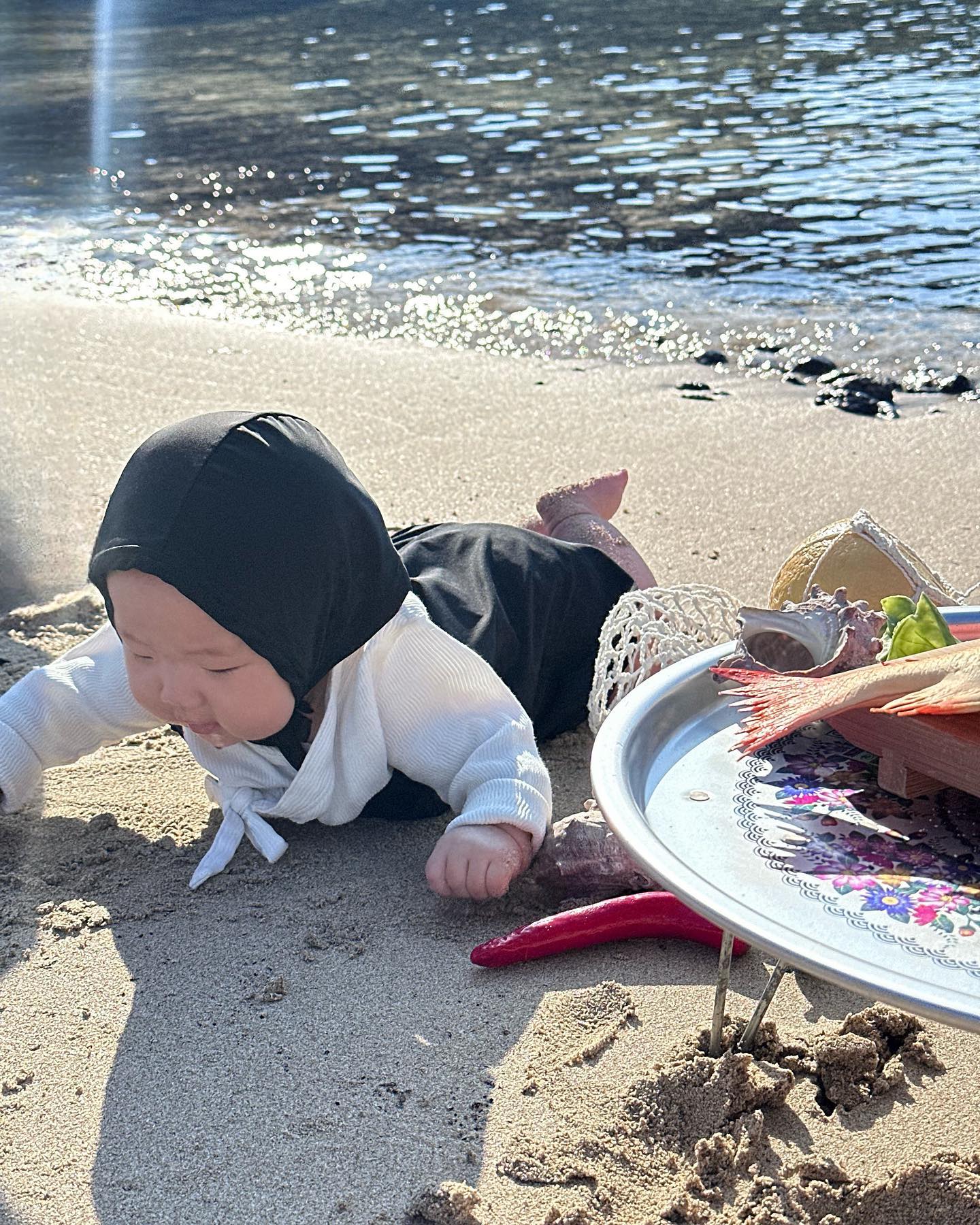 🐙🐚🐟🌴🌊
나는야 인생 5개월차 아기 해녀 🥽
물꼬기 많이 잡아왔는데 왜 아무도 안 사가는거야.. ㅎr

#제주도 #제주해녀 #아기해녀