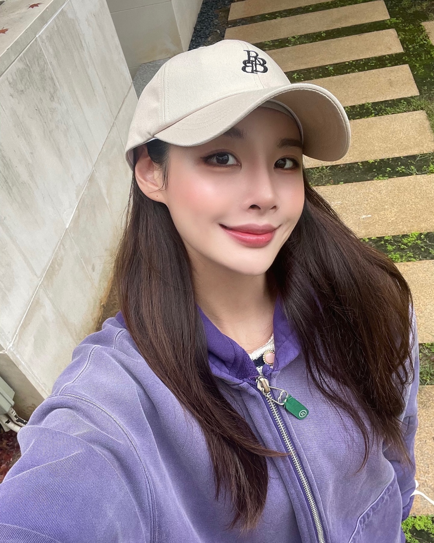 비온 뒤 습한 날, 모발이 부시시할 땐 무조건 모자 챙겨야쥬🧢
레인보우볼의 시그니처 스몰로고 볼캡으로 오늘 패션 완성😎🖤

rainbowbowl.official,#레인보우볼 #rainbowbowl