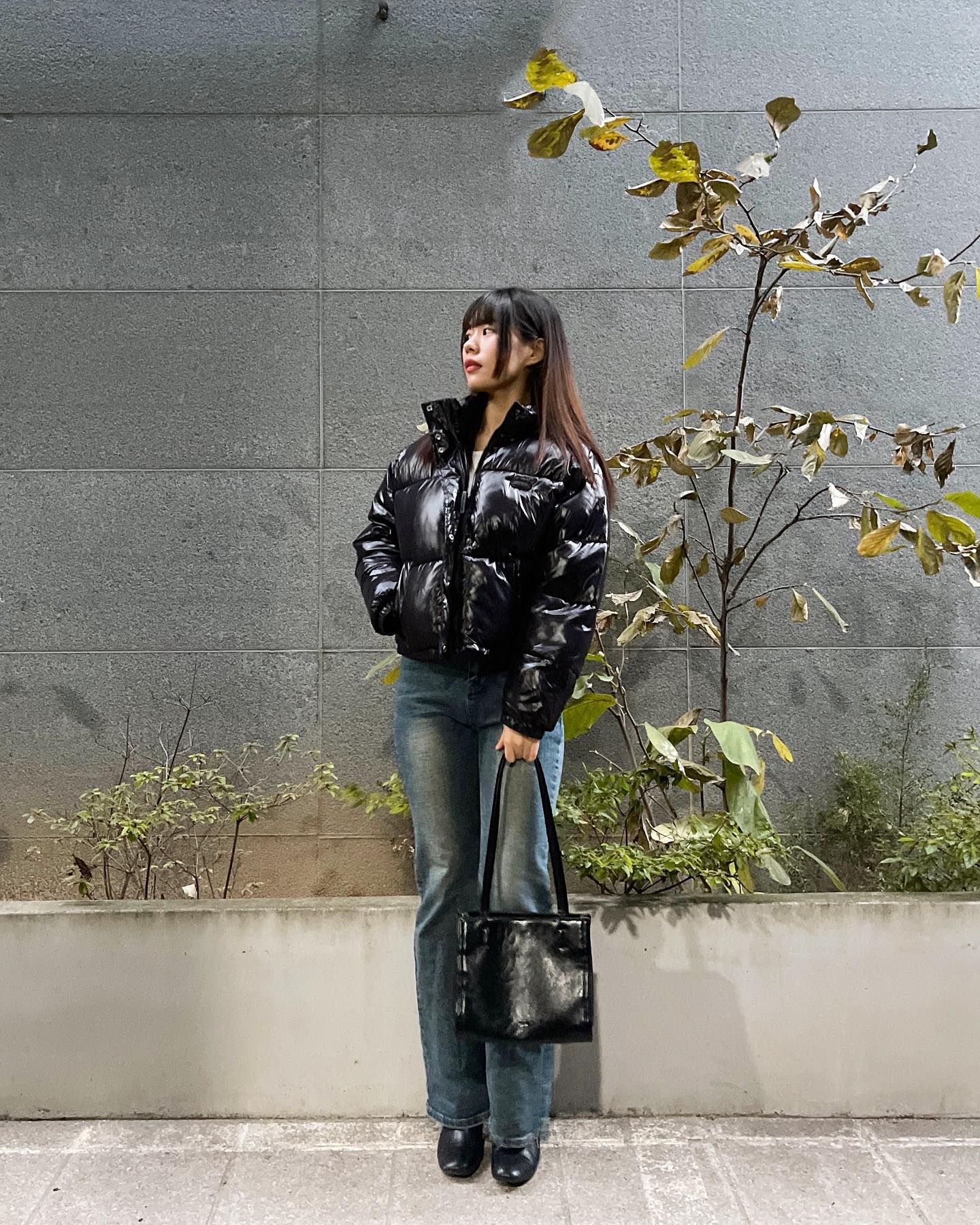 #협찬 🖤

hangten_korea 
크롭 하이넥 글로시 퀄팅 점퍼

✔️크롭기장의 시크한 유광패딩

✔️목부분 안감 극세사 처리로 착용감 👍

✔️가볍고 따수워서 올겨울 딱!

- Bottom needsome_original 
- Acc standoil 

#겨울코디 #크롭패딩 #크롭패딩추천 #유광패딩 #패딩추천 #숏패딩코디 #숏패딩추천 #행텐 #행텐패딩 #패션계정 #무신사 #온더룩 #무신사스냅 #20대코디추천 #10대코디추천