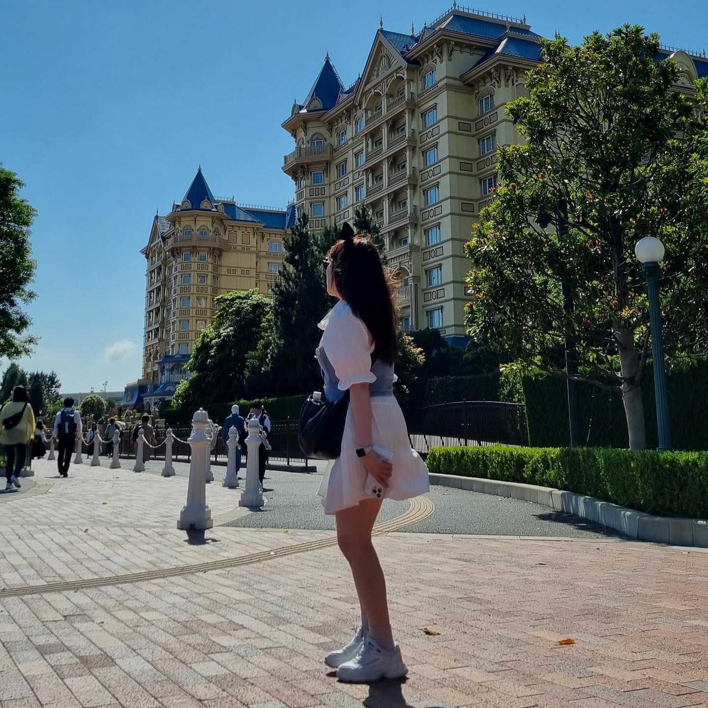 24/5/16
디즈니랜드 + 디즈니씨 🏰

결제를 잘못했어? 그럼 두개 다 가지 모!
언니들 이럴라구 돈 버는거자나? 🩵💜🩷
(사실 전날 체크 안해줬음 진짜 몰랐어 미얀)

#이건 #피드따로빼죠야지 #디즈니랜드 #디즈니씨 #바람이오지게불던날 #치마를못놓았지만 #손이되어주는 #언니들이있어 #행복해따요 #행복했음됐지 #도쿄디즈니랜드 #도쿄디즈니씨