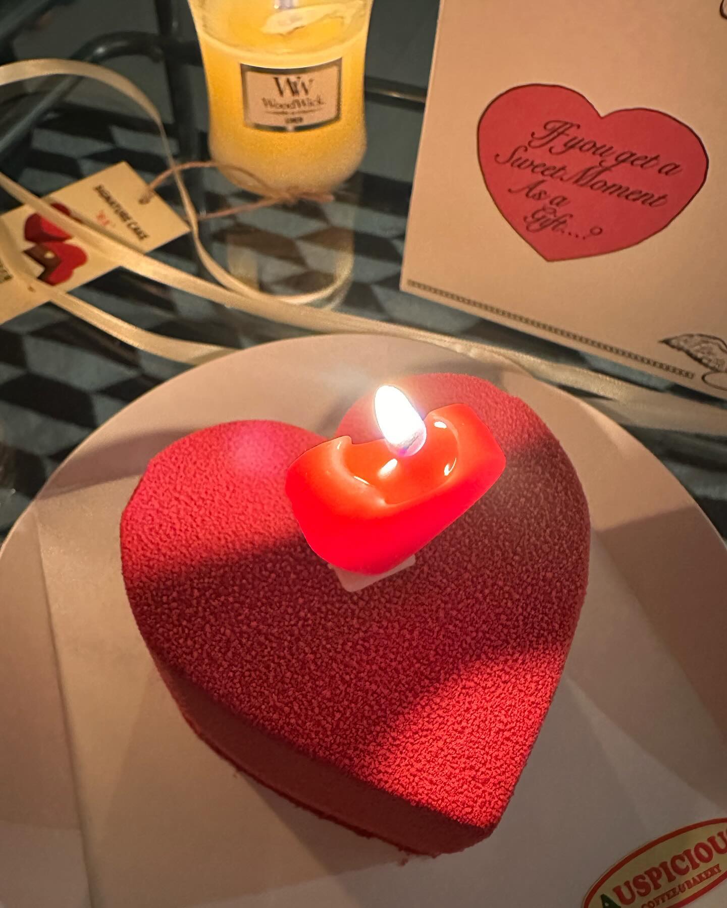 _

혼자 맞이하는 새해. 

너무 예뻤던 auspicious.coffee 
시그니처 하트케이크❤️

내맘과 다르게 또 속상한 일도 있었지만
더 당당하게 더 멋지게 살아내기위해
나는 나를 사랑한다. 🫶🏻

#24년엔더행복하자 
#23년안녕