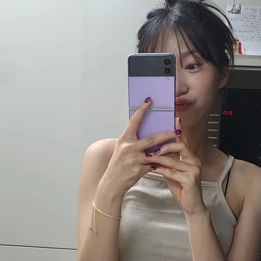 나날들
.
🍇손톱과 탕후루🍡왕귀여운 사람들💫 배 터지게 먹는 파스타🍝 눈칫밥 촬영장🙄 놀랍도록 안 변한 여니채🤼‍♀️자정이 가까워지면 사나워지는 나랑🤡 멋진 쌤들👏 보니까 이제는 더 잘할 수 있을 거 같은데 갈매기🕊 이뻐서 화도 안 나는 노을🌅 
그리고 난 왜 이런 게 웃기지🚽