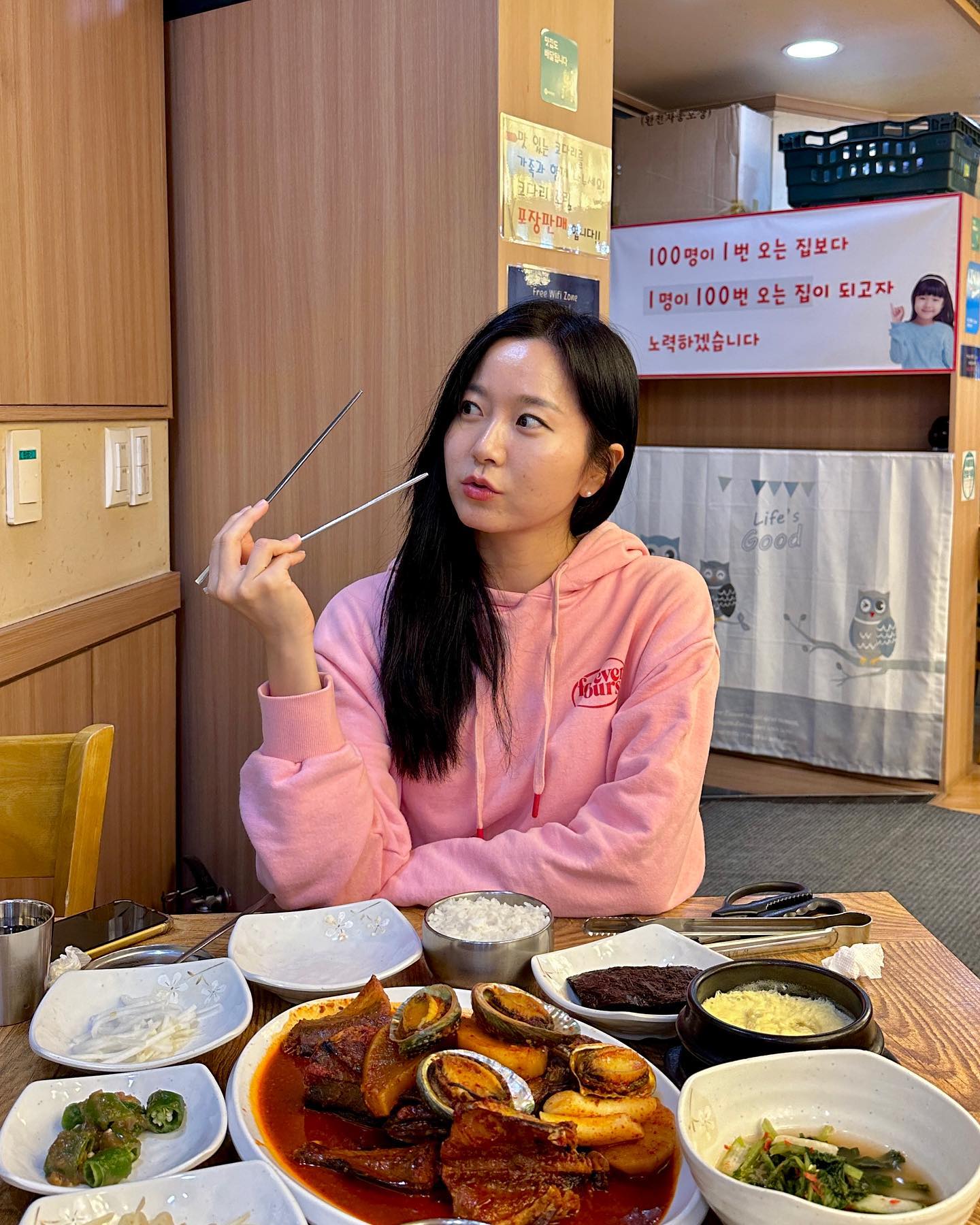 이 식당은 전복 코다리 뿐만 아니라, 
부추 쭈꾸미 삼겹살도 기가 막히게 맛있는 집이다,, 🤍
한식이 제일 좋아 🖤 
여러분들은 한식파?중식파?일식파?양식파? 

#한식 #저녁메뉴추천 #후드티 #핑크 #여름쿨톤