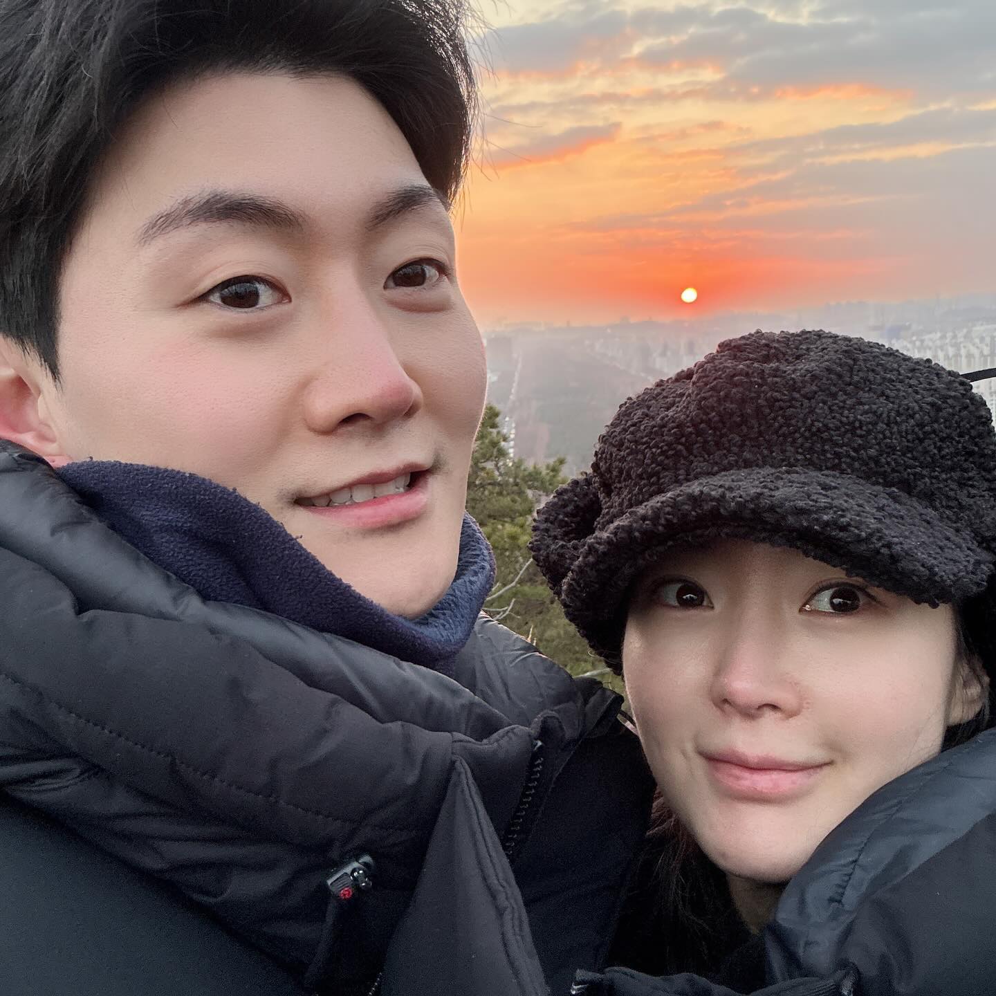 2024년 오빠를 만나서 한해 잘 마무리!
2025년을 오빠랑 시작해서 좋고 앞으로도 잘 부탁해:) 
티격태격해도 사랑혀!!
새해 복 많이 받자요🧧🤍