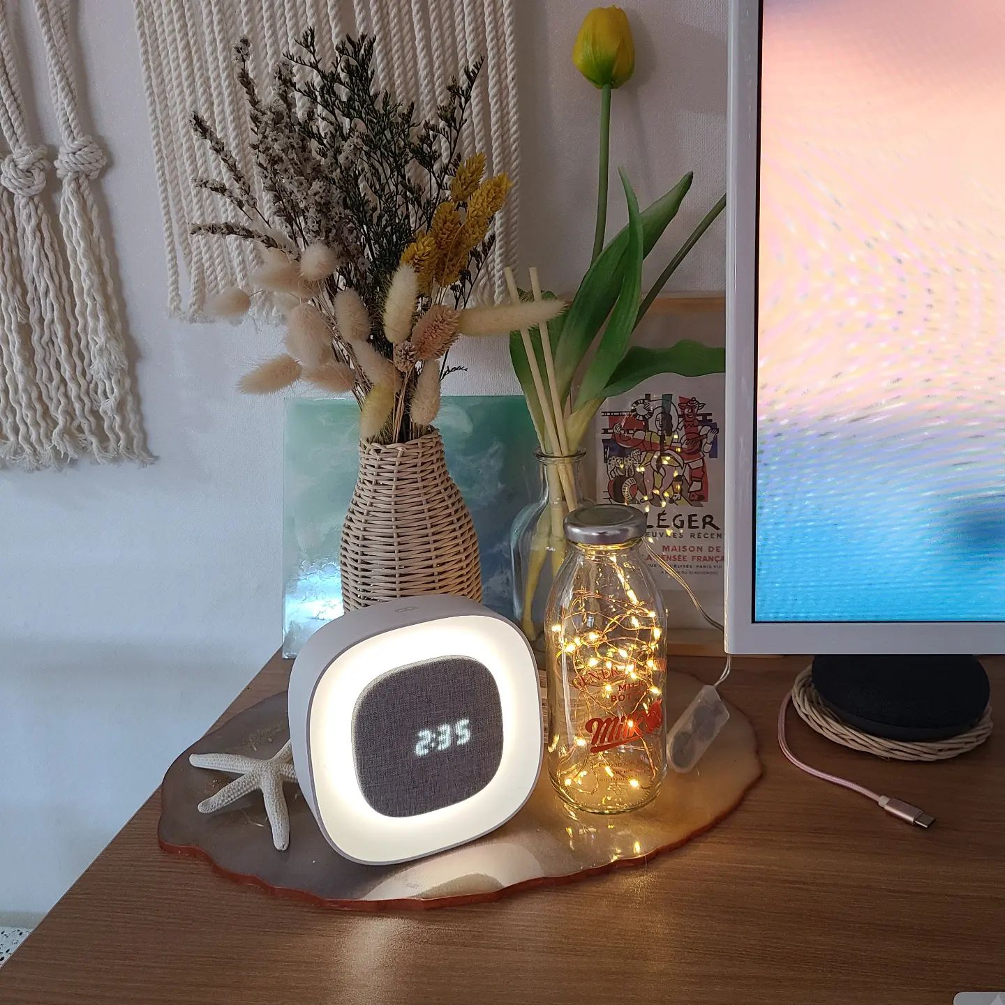 Desk setup

#homeinspiration 
#homedecor 
#desksetups 
#일상공유그램 
#홈데코인테리어