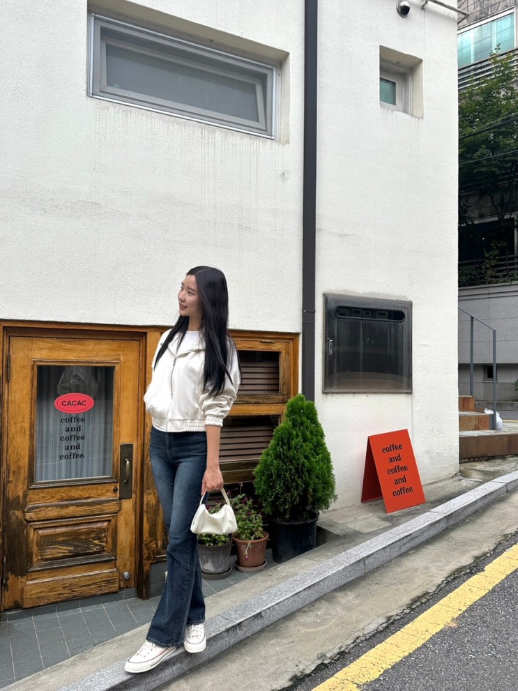 가을에도 화사하게 포인트 주기 좋은 간절기아우터 추천 [비바브라운 스웨이드 커프드 커팅 포인트 자켓]
