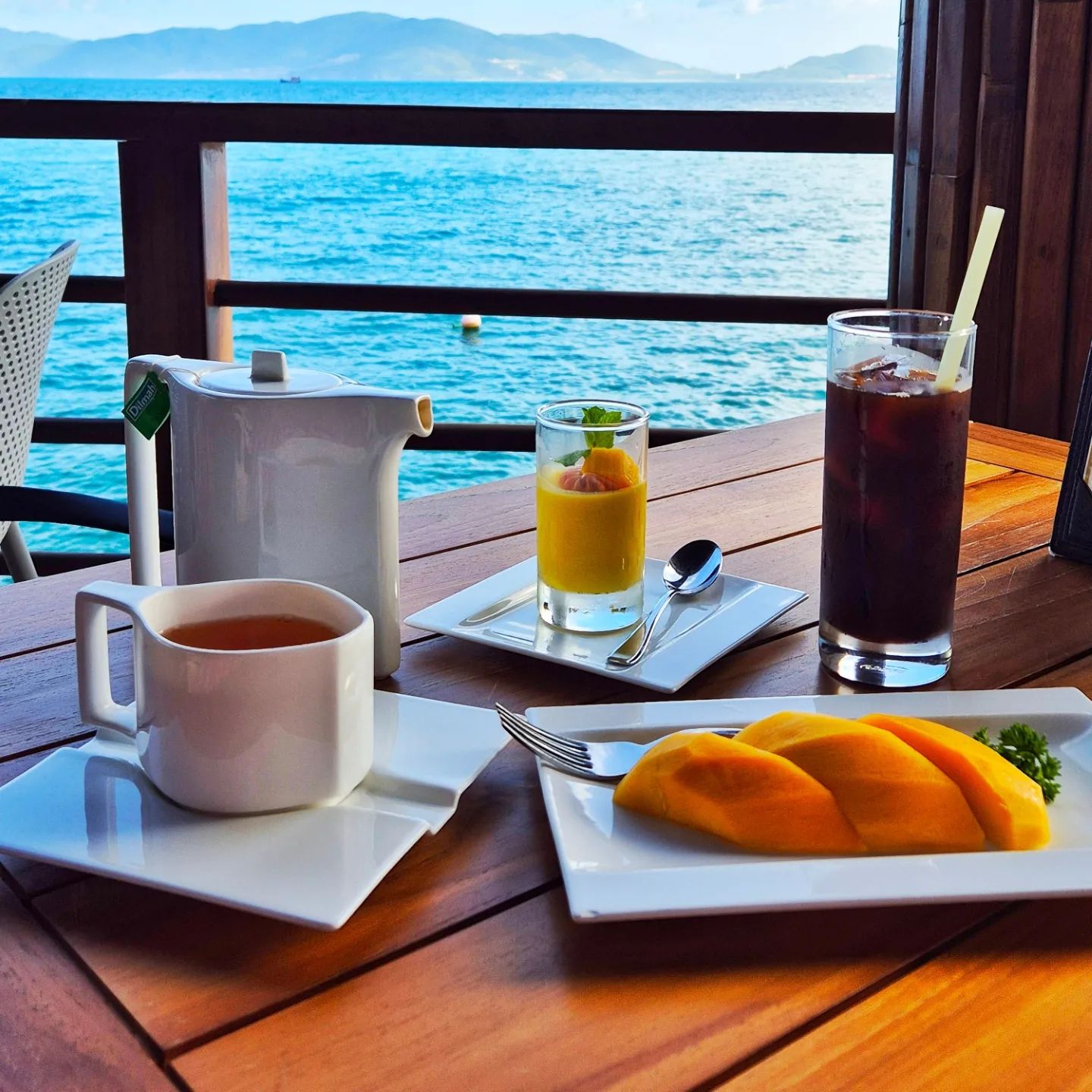 Amiana Resort Nha Trang.
HAPPY HOUR TIME.
매일 3시부터 4시까지 망고, 망고 디저트와 음료를 무료로 제공해 주는 서비스.
디저트는 푸딩 or 케이크 중 택 1
음료는 커피 or 티 중 택 1