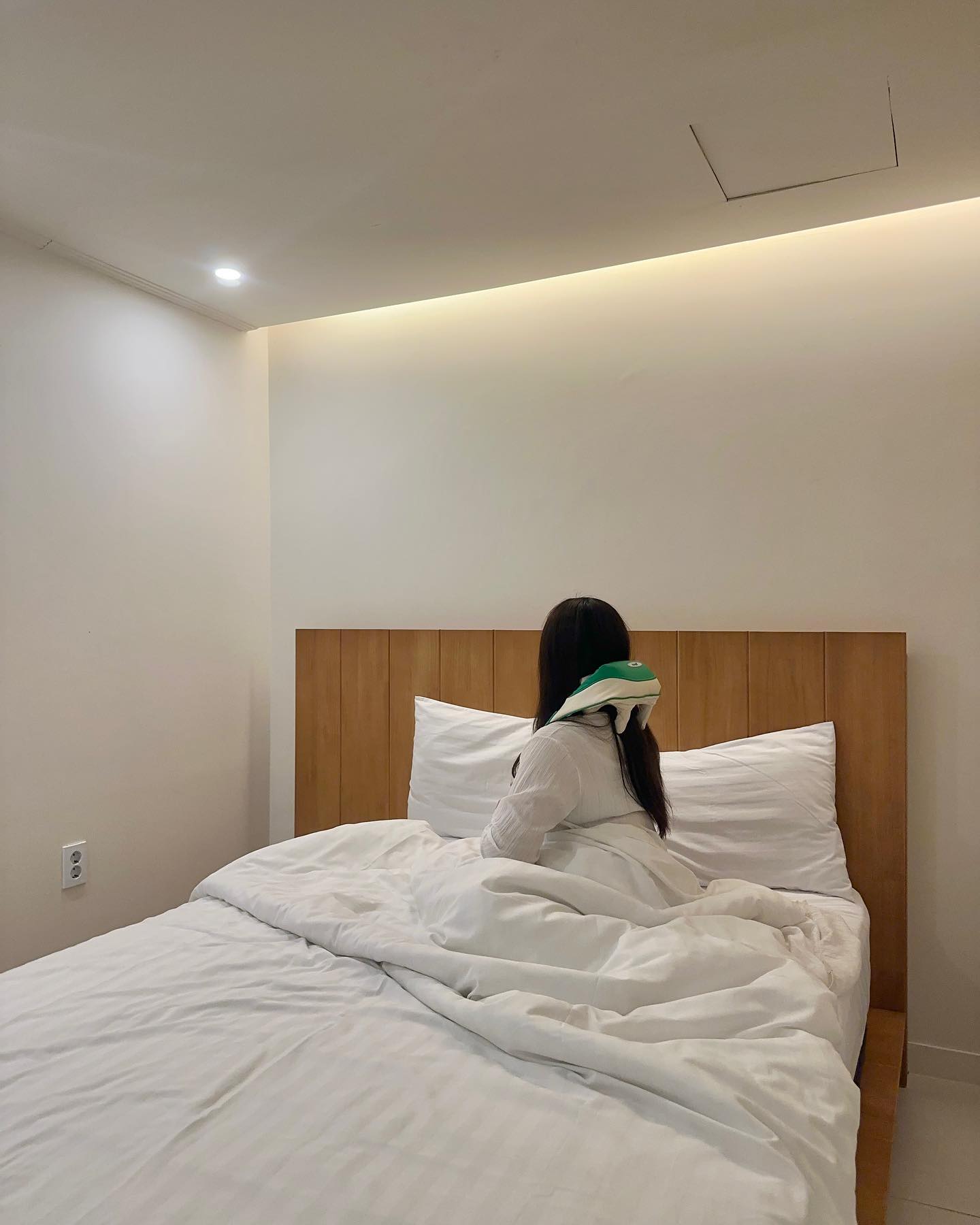 #협찬 요즘들어 안아픈 곳이 없는 어깨🥹

마사지중에서도 손으로 꾹꾹 눌러주는게 제일 시원한데
그 느낌을 제일 잘 구현한 바디릿 마사지기 소개해요😆
간단하게 어깨에 걸친 후 손잡이 스트랩이 있어서
원하는 위치와 압렵을 바로바로 조절할 수 있어 좋고
온열기능으로 뭉친곳도 따뜻하게 풀어줘요♥️

무엇보다 부담없이 들고다닐 수 있어서
편하게 사용하는 중♥️

#바디릿 #bodylit #바디릿마사지기 #바디릿목어깨마사지기
#바디릿안마기 #목어깨안마기 #목안마기 #어깨안마기
#등마사지기 #온열마사지기 #온열찜질기 #온열안마기
#무선안마기 #무선마사지기 #무선어깨마사지기
#부모님선물추천 #안마기추천 #복부마사지기
#종아리마사지기 #손마사지기 #발마사지기 #허리마사지기