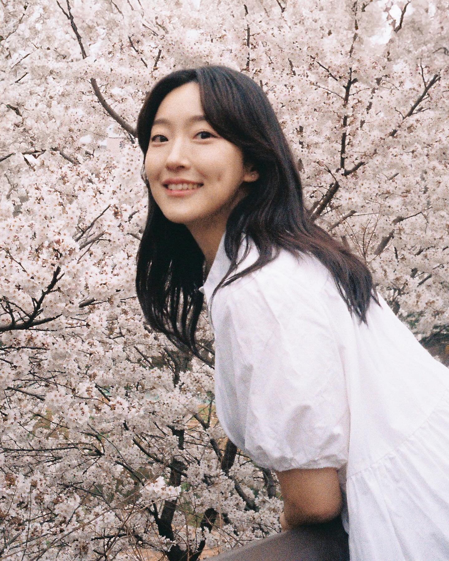 #필름사진 📷 #벚꽃 #스냅 

#photo the___pin leejeainn 
#shop wythedosan_official 
#hair parkjiparkji44 
#makeup yeowoolshin