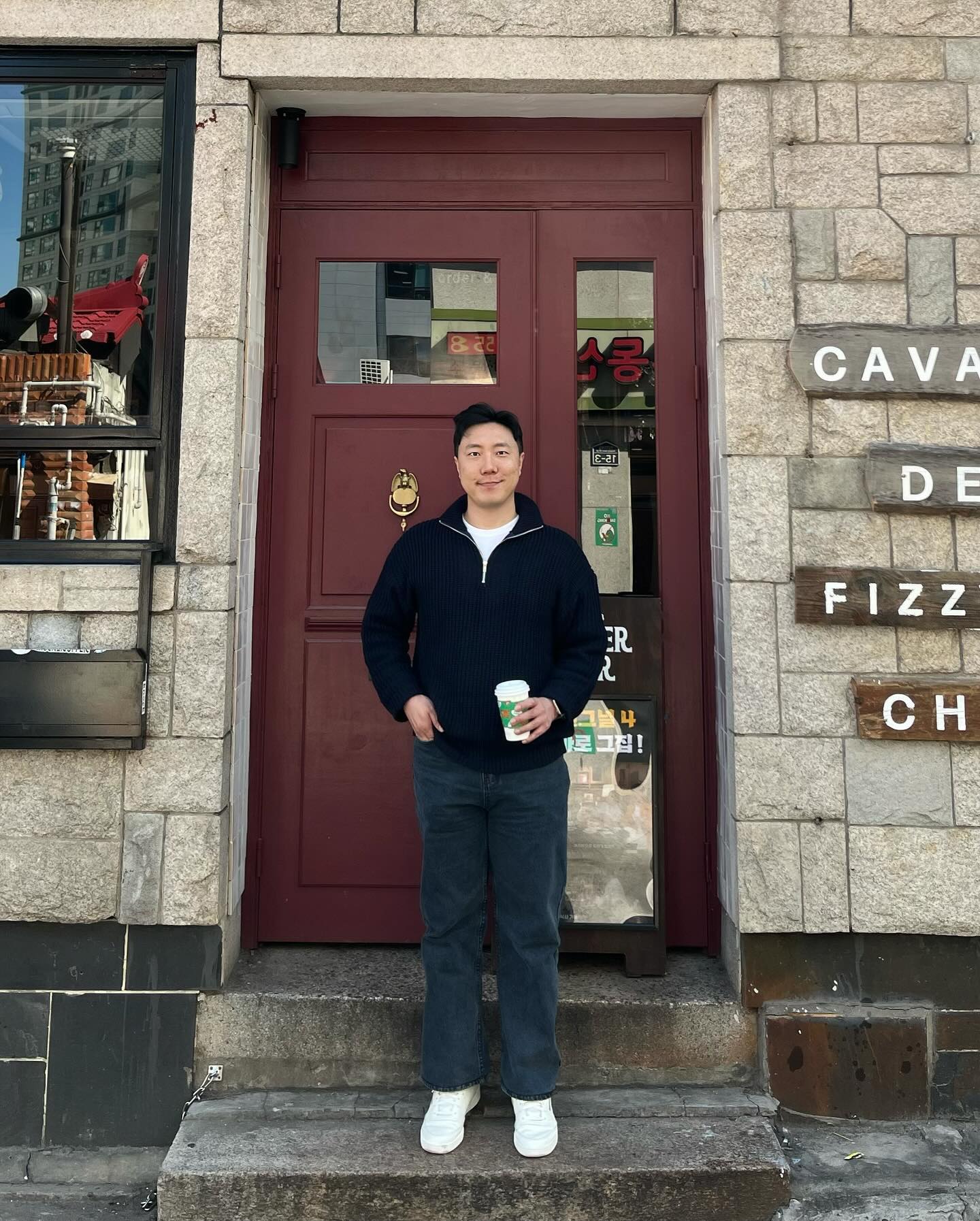 니트를 자주 입게되네요