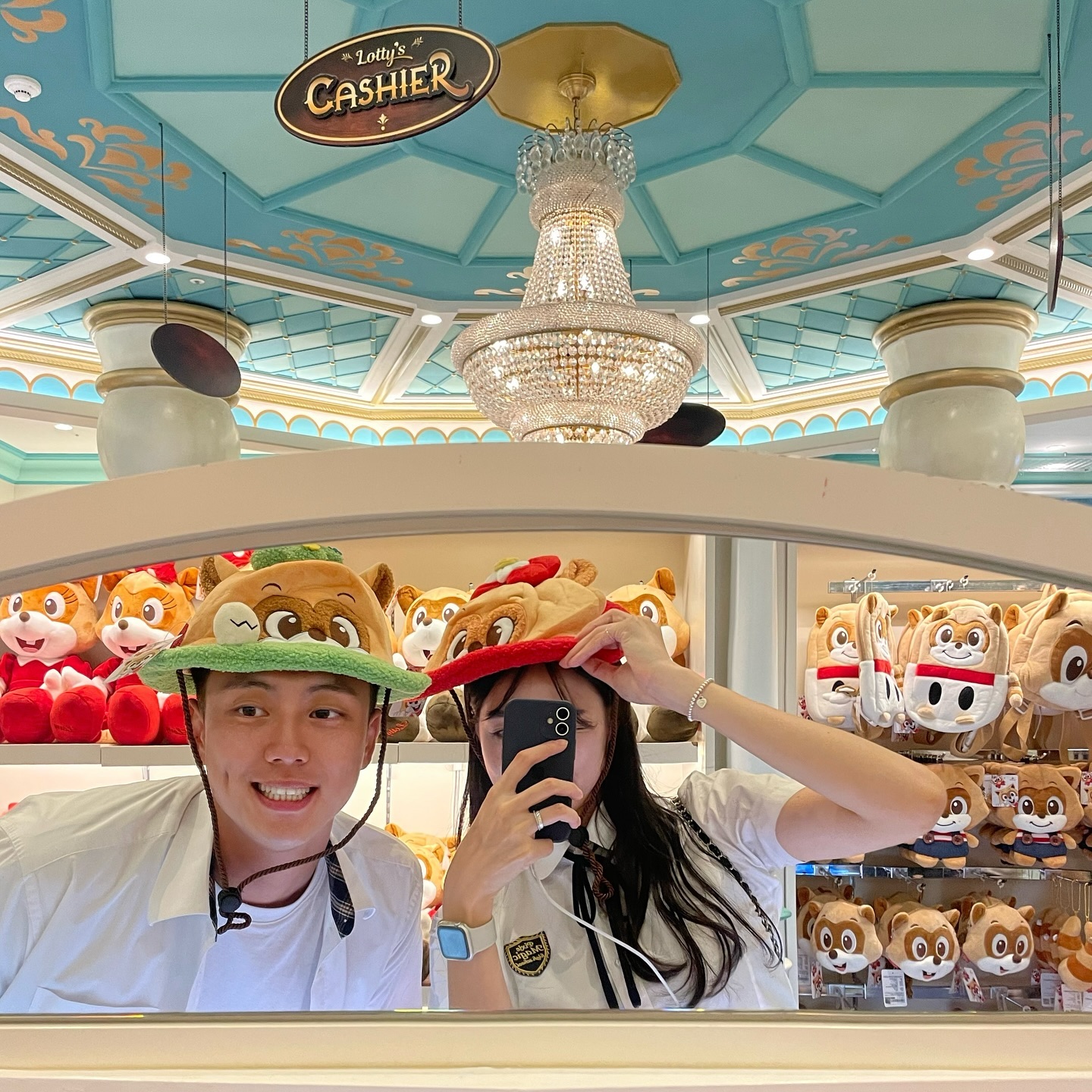 동심의 세계로🧚🏻‍♀️🎢🎠🎡
.
.
.
#롯데월드 #이제야올리네 #피드맞추기 #힘들다