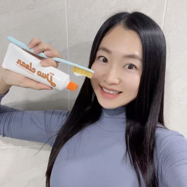리뷰쥬쥬 on Instagram: "#광고 by @duoclean_official 치과의사가 만든 충치예방 치약, #듀오클린 #무불소치약 교정하려고 요즘 샹담 중인데, 의시쌤이 불소없는 치약으로 양치 권해서 써보게 됐답니