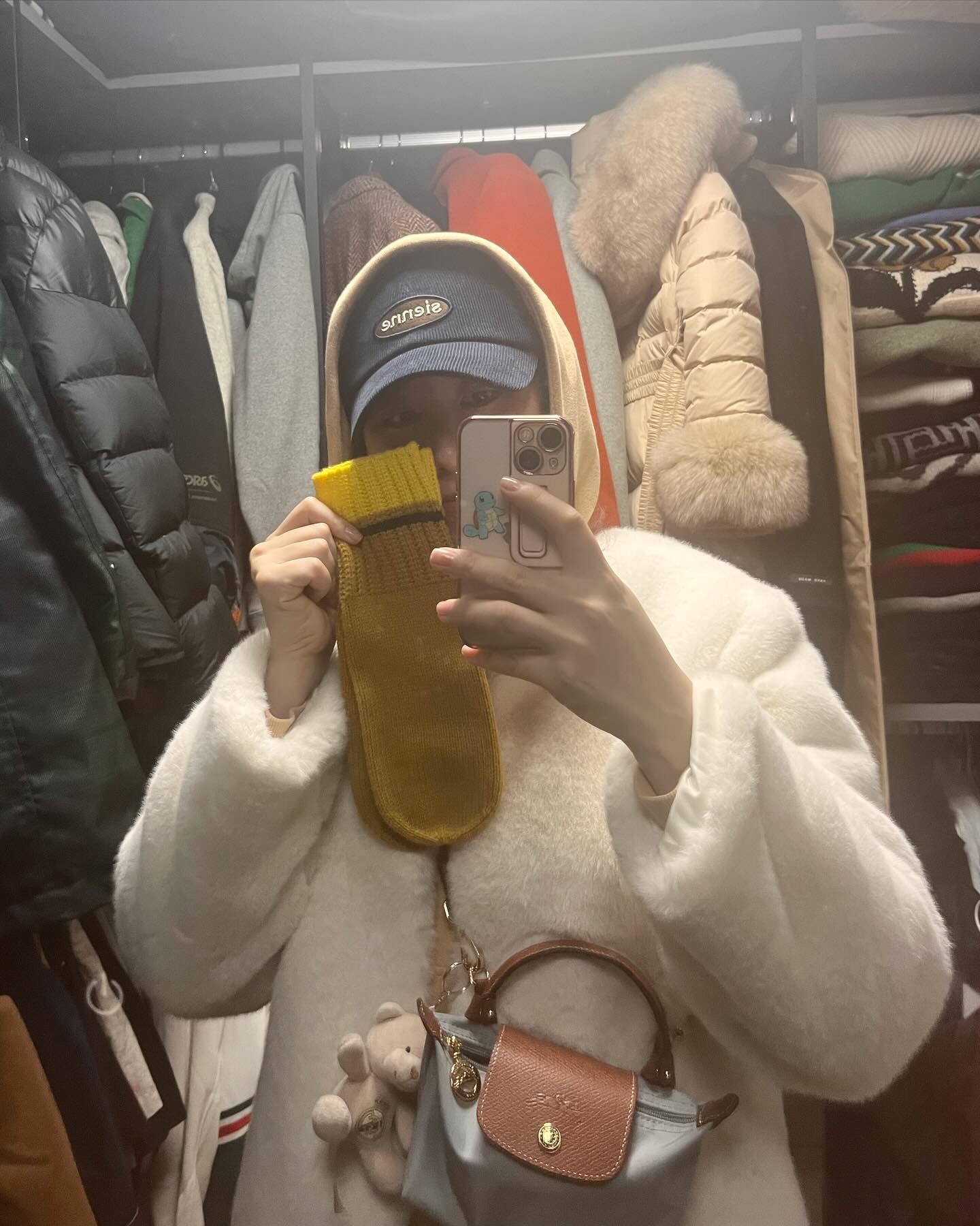 오빠가 선물해준 장갑을 이제야 개시하고 토스트 먹고 싶어서 혼자 식빵사러 나갔다가 산책 하고 오는 아주미의 일상🥺
이따가 후식으로 키위 먹어야겠다🥝🥝🥝🥝