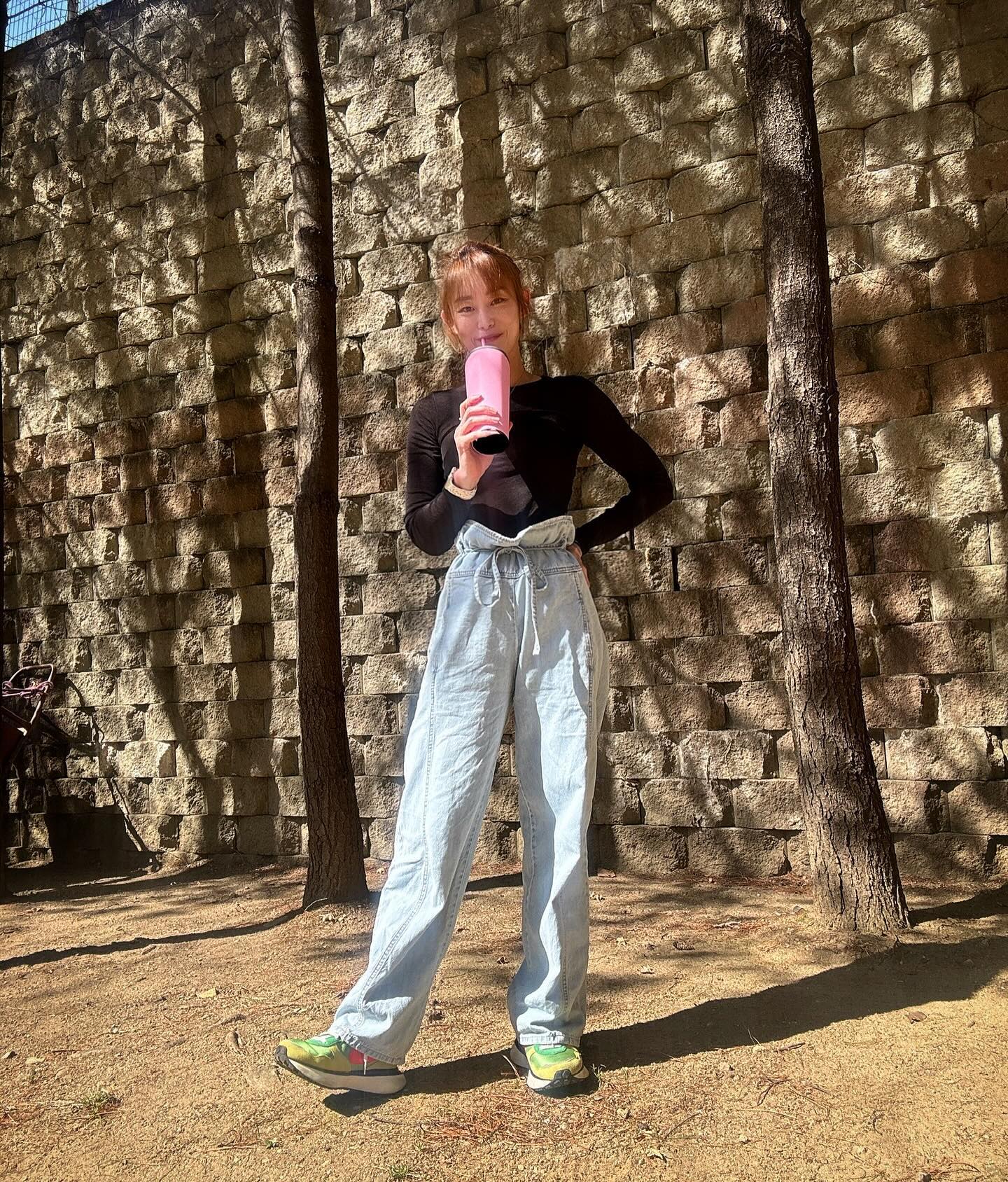 .
cork_kr 콕시클 🩷예쁜 텀블러

벌써 봄이예요. 
예쁜 컬러감이 감도는 콜드컵 썬핑크 색상의 대용량 텀블러예요

얼음 짱짱 채워서 이제 야외로 고고🩷🩷

 #텀블러 
#콕시클텀블러
#콜드컵 
#대용량텀블러