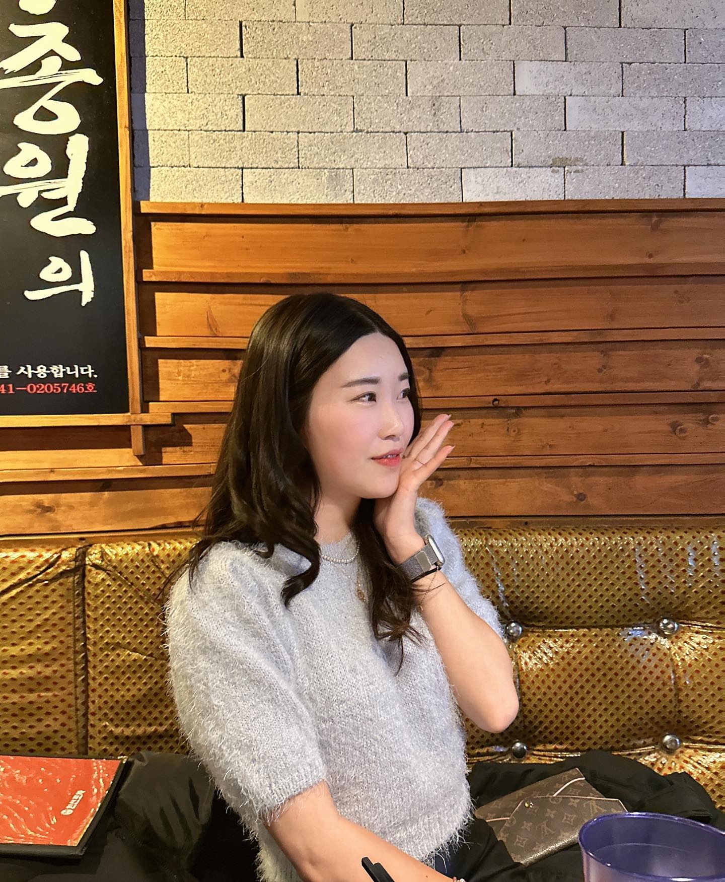 수영 4개월차 다니면서 느낀건
건강해지고 수영 다니면 살 빠진다고 했는데 빠진건 모르겠다??
(빠지지는 않아도 안쪄서 행복하다)
수영복이 계속사고 싶다
어쩌다 중급반 올라왔는데 자리 양보를 너무 잘한다
허벅지가 튼튼해진다????
내일 인바디 재는데 걱정이 된다ㅋㅋㅋ
그래도 수영다니고 건강 해지는 느낌체고🤍
