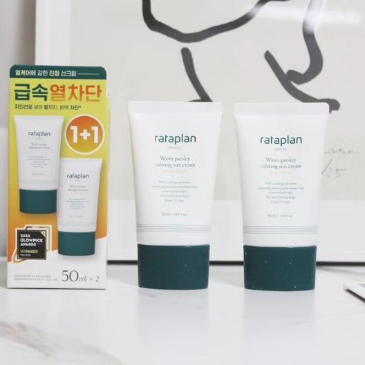 올리브영 선크림 추천 라타플랑 미나리 선크림 1+1 기획세트로 겟!

이번에 소개할 올리브영 선크림 추천 제품은 라타플랑 미나리 선크림인데요. 

올리브영 1+1 기획세트로 출시되었더라고요. 

화장이 잘 뜨고 각질이 부각되는
겨울에도 들뜸 없이 촉촉하게 발리며
산뜻한 흡수력이 좋은 제품이예요.
화장 전/후로 사용하면 좋아요.

가장 중요한 자외선 차단은 물론이고
피부 열까지 케어하는 진정선크림이랍니다.

라타플랑만의 독자적인 선케어 솔루션 히트프루프가 피부의 열을 내려주는데요.

미나리 선크림 사용 후
열 진정효과 임상을 완료했어요.
자외선 차단지수 임상완료와 함께
피부 일차자극 민감성 피부 사용 적합 테스트도 완료했더라고요.

촉촉하고 수분감 많은 텍스쳐라
일상생활뿐만 아니라 여행, 골프, 등산 등
장시간 야외활동에 사용해도 좋답니다.

바르고나서도 끈적임 없이 산뜻하고
피부 자극이 적어 너무 만족스러워요.

라타플랑 미나리 선크림은 
올영에서 1+1 기획세트로 만나보실 수 있답니다.

아래 링크에서 확인해 보세요!

https://www.oliveyoung.co.kr/store/goods/getGoodsDetail.do?goodsNo=A000000183352

#미나리선크림 #올리브영 #올리브영선크림 #선크림 #올리브영추천