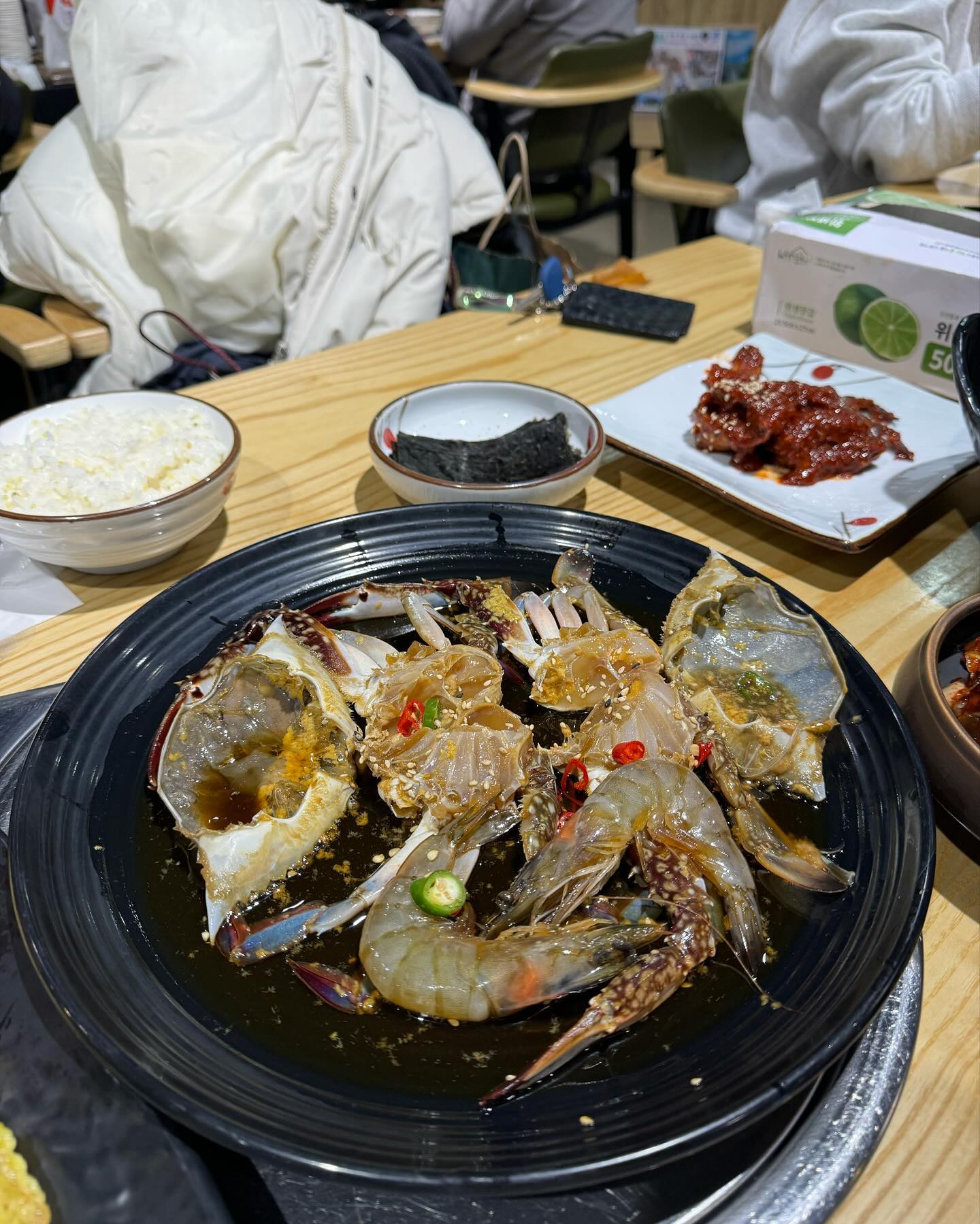 간장게장 맛집 장지녕간장게장💕
게살이 정말 알차고
너무 짜지 않아서 계속 들어가요 ㅠㅠ
역시 밥도둑🤭🤭
오늘은 간장 게장 드셔보세용

#서울간장게장맛집 #장지녕간장게장