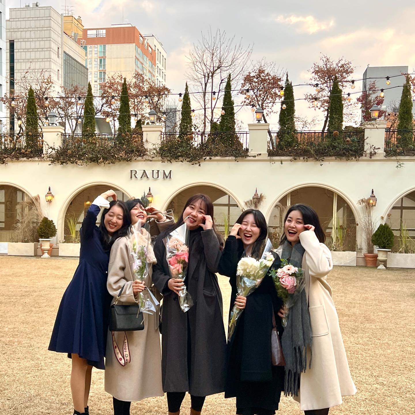🏫
2015년에 처음 만났는데 벌써 2023년까지 함께 지낸 소중한 친구들 💖
5명 다 시집 갈때까지 건강하자
#아청14 🫶🏻 #1호유부