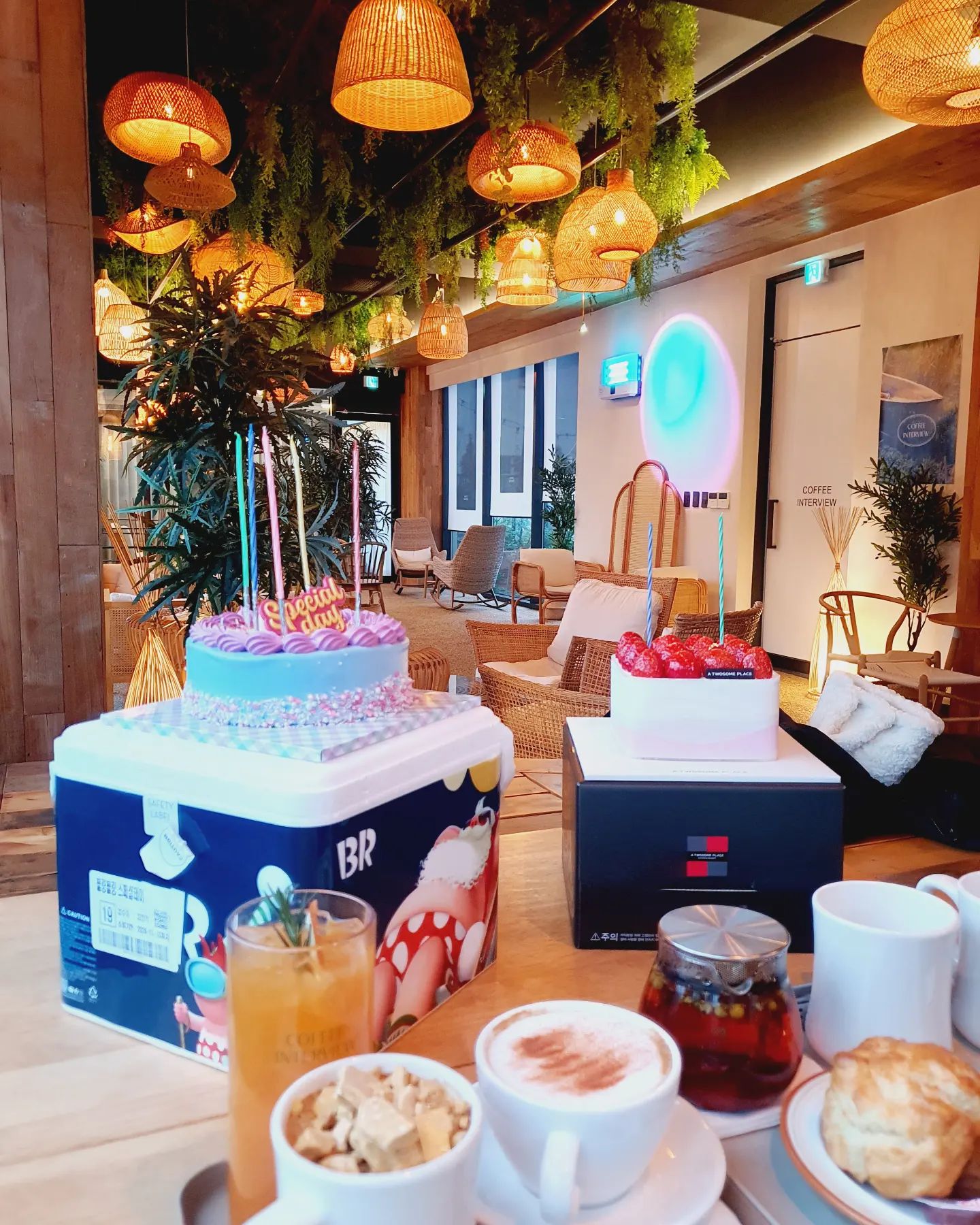 생축 1차~~~
실컷 수다떨고 가족과 생축2차 출발~~

#생축 #수다 #가족 #커피인터뷰 #반석동 #반석동카페