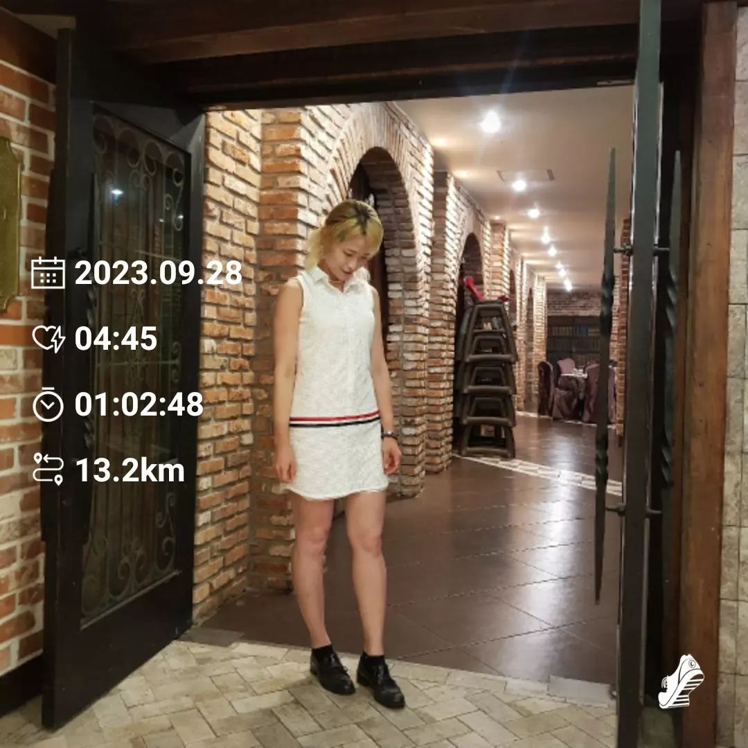🌝🌝🌝🌝🌝🌝🌝🌝
모두 풍성한 한가위 되세요
🌑🌒🌓🌔🌕🌖🌗🌘

묵혀둔 골프의류를  평상복으로 입어버리기 😌
작은 사이즈라 안맞을까 걱정했는데, 잘맞아 다행🤔

새벽 일찍 움직인 덕분에 하루가 알찼다 ㅋ

15km  달렸다 생각하고 멈췄는데, 13km. .  마져 2km채웠어야 했는데. 멈추면 다시 달리기 싫어지는건 왜때문이지?ㅋ

#오운완 #엘르골프웨어  #elle  #단상 #일상 #뷔페맛집 #run #런스타그램