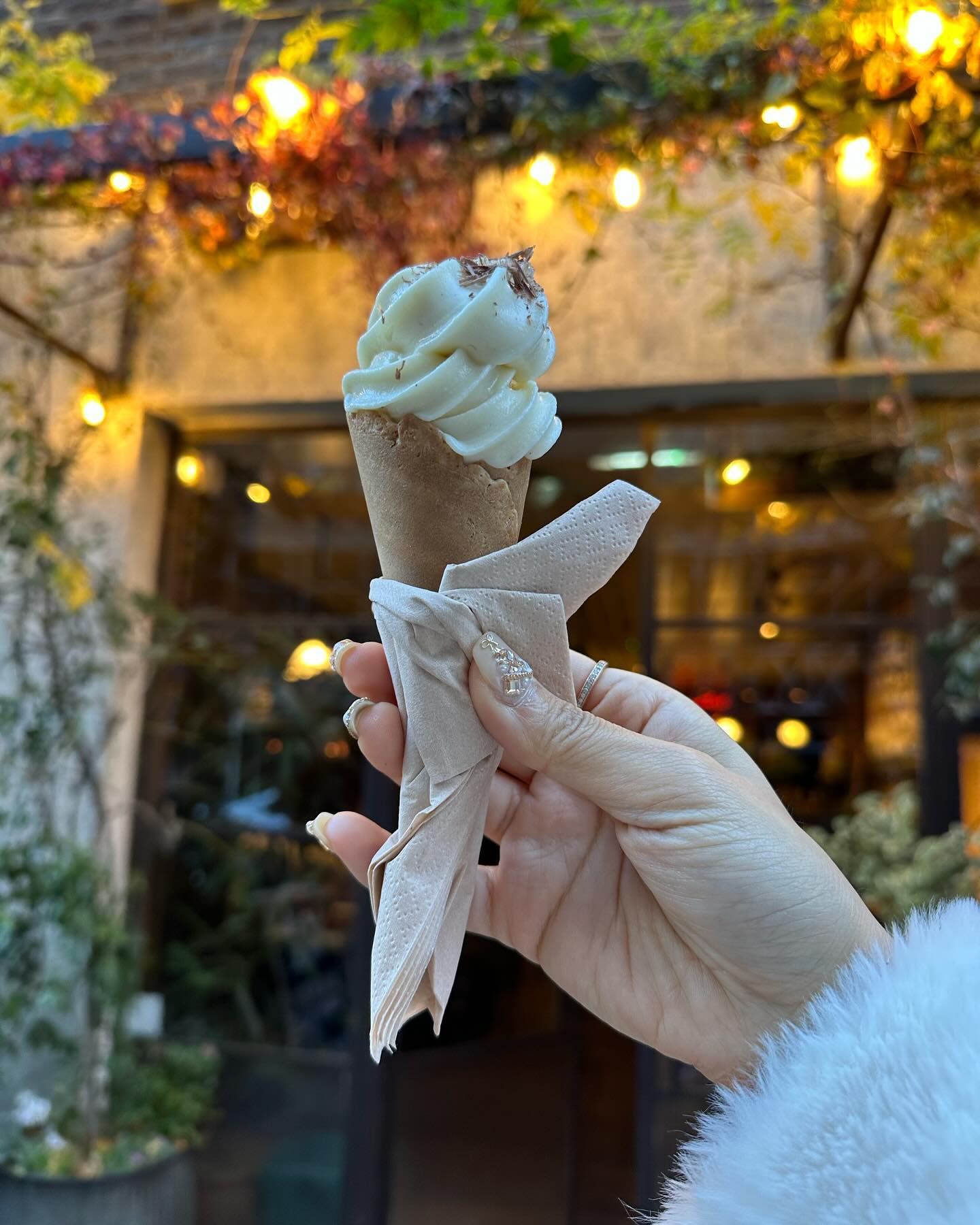 후식으로 주는 아이스크림 미쳤다🍦
스테이크 맛 기억이 안날정도!
아이스크림 무한리필로 먹으면 안돼나요💛

#london #런던여행 #flatiron