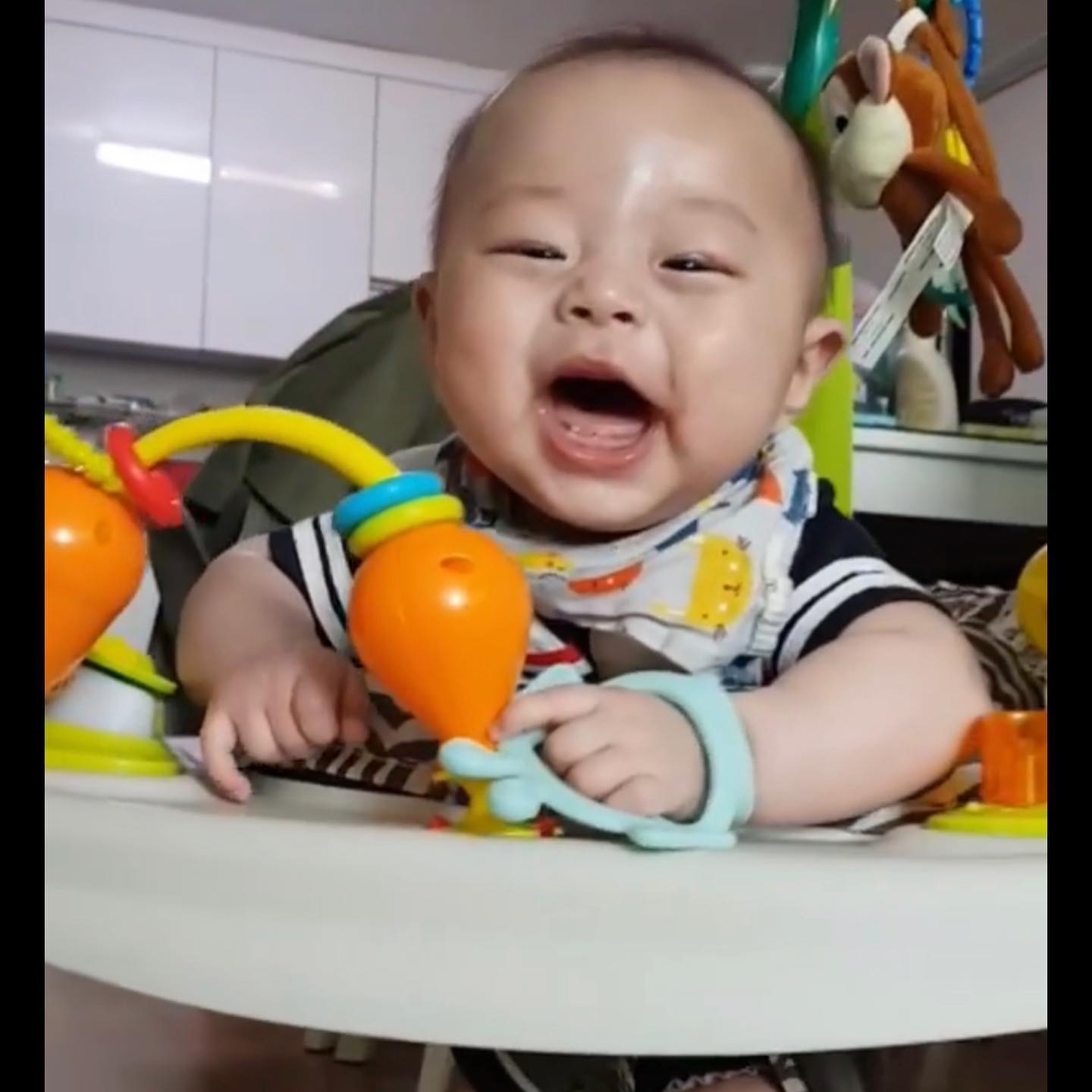 나의 첫사랑 첫찌❤️
생일 축하해!!
강희를 낳고 조리원에서 눈이 왔었는데
내일도 눈소식이 있네~~
6년동안 무럭무럭 잘 자라줘서 고마워
앞으로도 잘웃고 건강하게 커주렴
알라뷰 ❤️❤️❤️
.
.
#아들맘 #딸맘 #애둘맘 #남매맘 #아들생일 #첫째생일 #첫사랑 #생일축하해 #귀요미 #나의아가 #욜로 #욜로맘 #욜로팸 #즐겨보자 #눈누난나 #행복하자 #건강하자 #웃으며살자