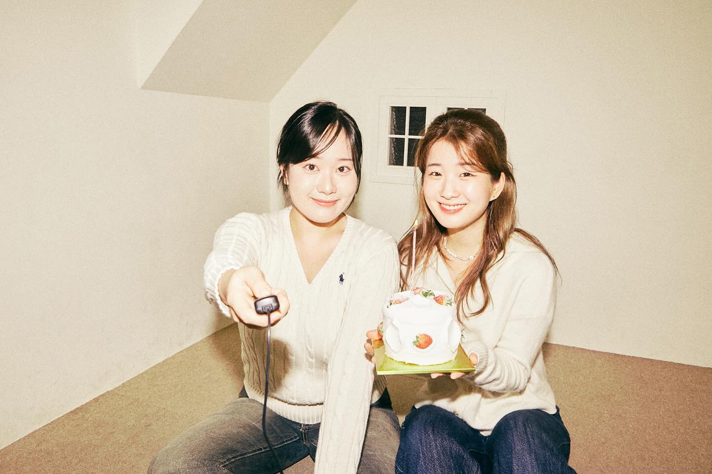 수빈아 내가 돈이 없어서 보증은 못 서주지만 간이든 쓸개든 줄 수 있어어 ,,,
- 수빈이에게 쓴 생일편지 중 발췌 ,,, 💌

8살부터 25살까지
이모 돈으로 했던 빕스 생일파티부터
우리 돈으로 먹는 하이디라오까지🫶

뼛가루가 될때까지 ,,,