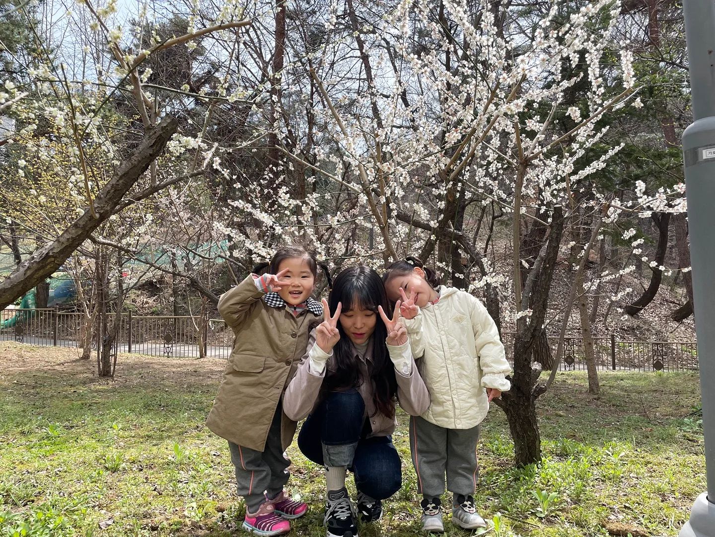 봄🌸
.
.
.
#너희들과 #봄산책 #만3세 #유치원 #벚꽃놀이 #왜 #아직도 #화요일 #일상 #셀카 #daily #dailylook #ootd #ootdfashion #첫줄 #소통 #좋아요
