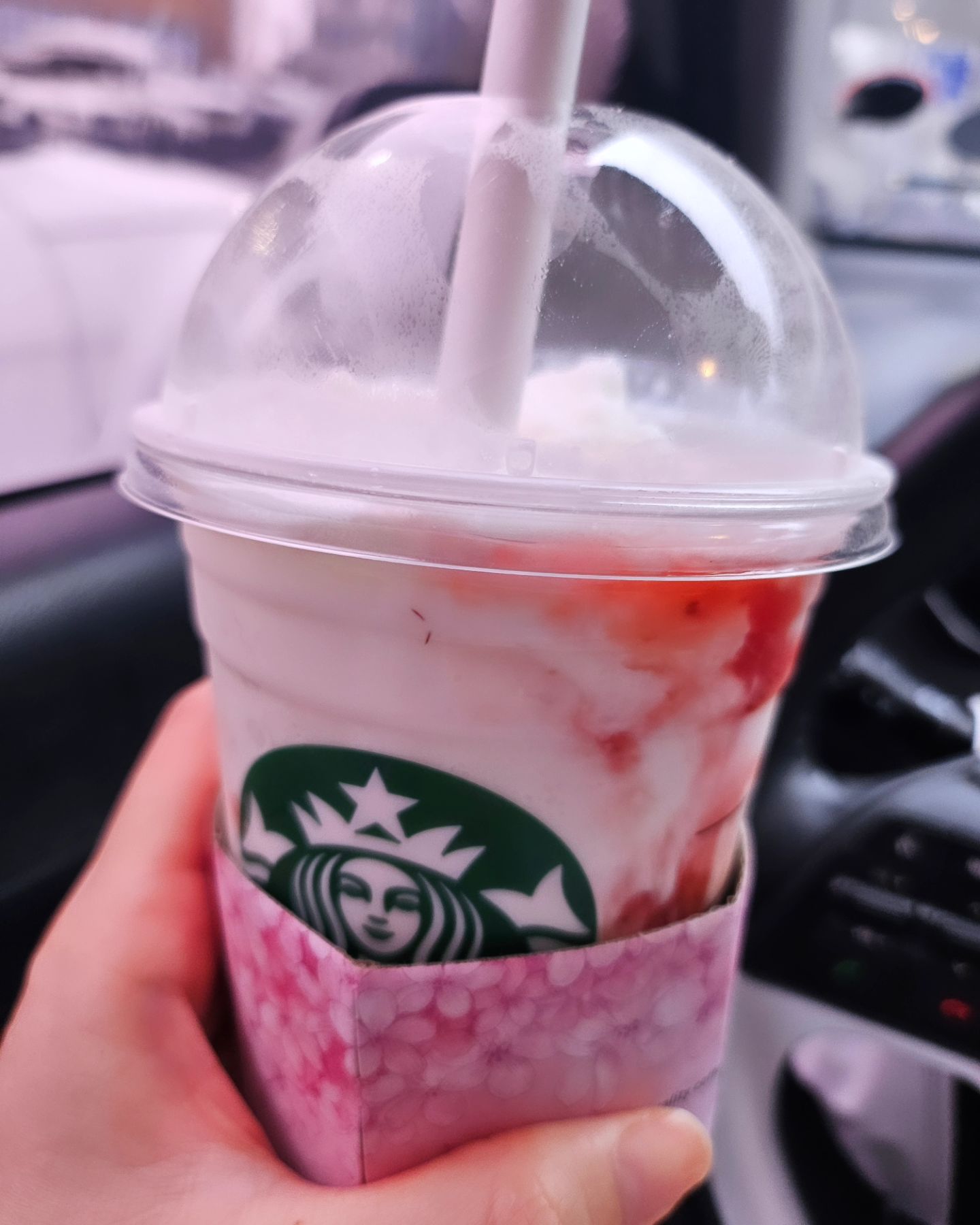 수업 끝나고 당떨어지니까 당충전🤪🤪

#스타벅스#딸기딜라이트프라푸치노#맛도리#음료#당충전