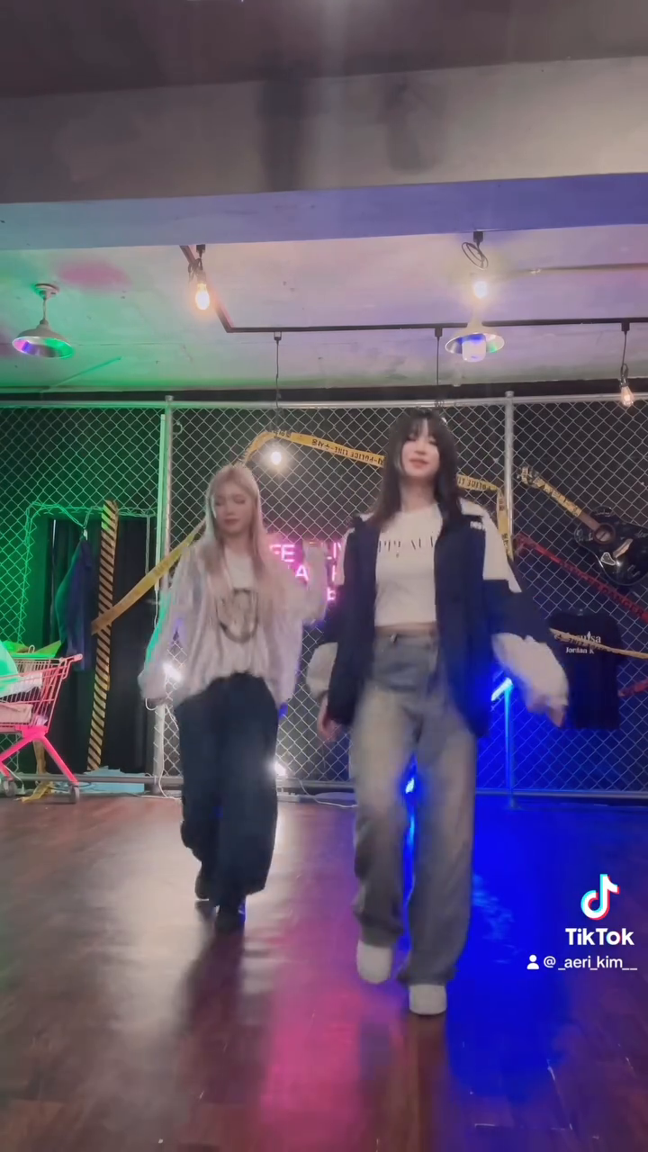 뚝딱이와 댄서🥹 E와I의 만남💎 다음에 두고보쟛... #릴스 #miu미우 #틱톡 #챌린지 #레슨 #dance