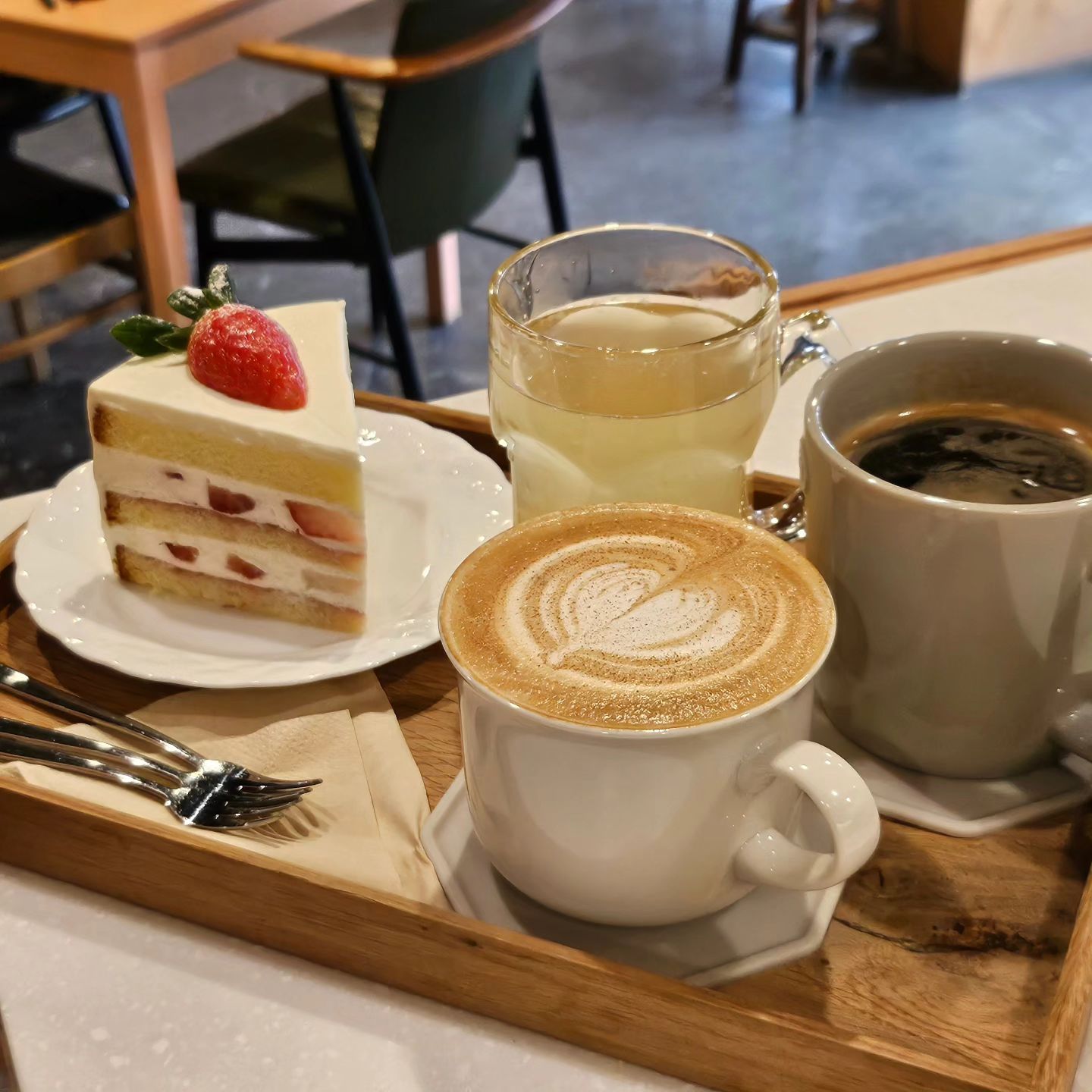 1주문 1딸기케이크
더더 깨끗하고 맛있게 만들게요🥰
.
#카페머머링 #화정카페 #화정딸기케이크 
#화정케이크맛집 #화정카페추천 #화정역카페 #화정도서관앞 #화정맛집 #딸기케이크 #화정커피맛집 #카푸치노
