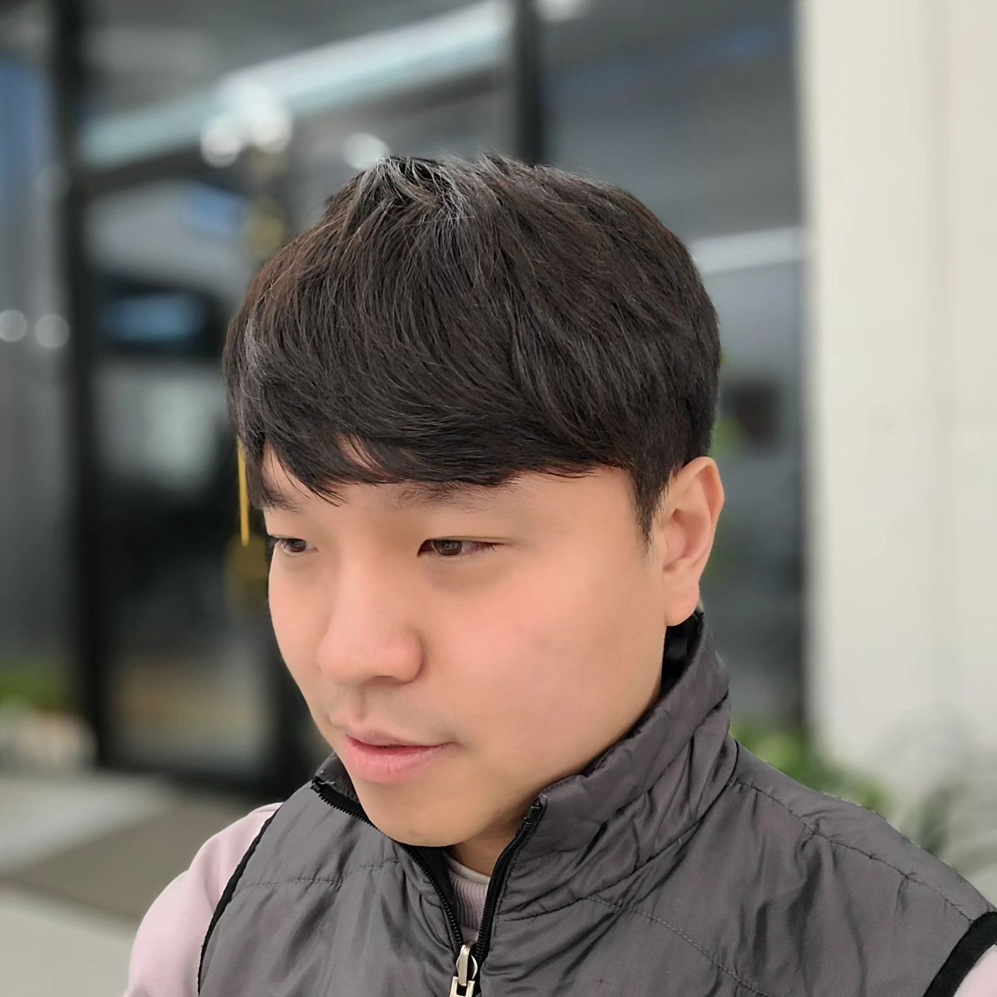 헤어커트와 스타일링이 필요한 날이라, 추운 날씨 속에 방문한 반월당미용실!
남자원장님이 직접 운영하고 계시는 1인헤어샵이라 편안한 분위기에서 대화하면서 시간 가는줄 몰랐습니다.
덕분에 행사 참석 잘해서 진심으로 감사했습니다.

#반월당미용실 #1인헤어샵 #반월당헤어샵