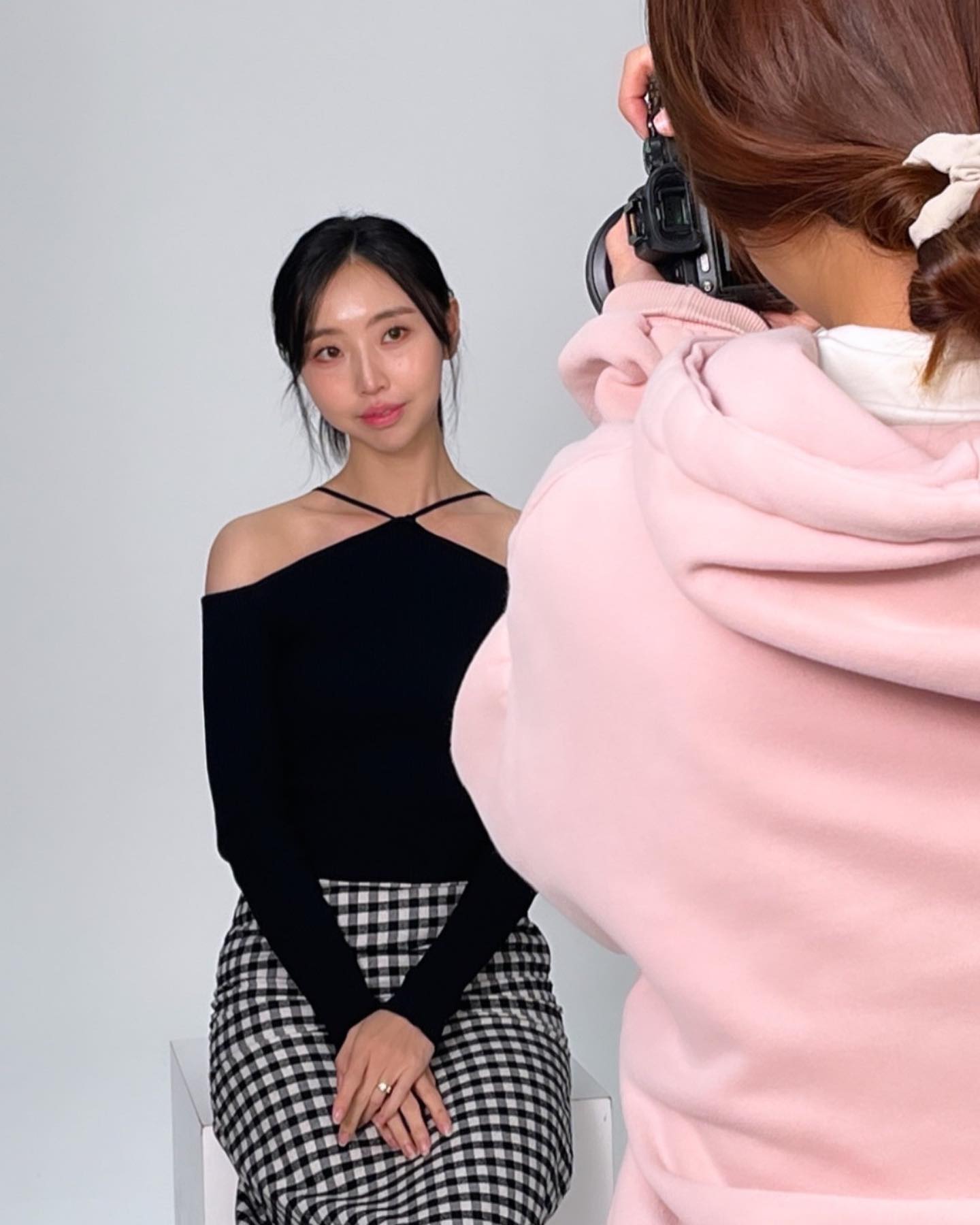 피드 올리지도 못한체 정신없는 일상을 보내는 중인데욥••
남은 하반기도 몰아칠 예정이라 살짝 두려워요 🫠

•11월 틴즈 공연, 학술논문대회, k-pop댄스 수업 발표회 
•12월  라비앙로즈 리딩공연, 드레스투어

어제는 라비앙로즈 공연 프로필 촬영하고 왔어용:) 오랜만에(?) 
또 무대에 서게 되었습니다 호홓 

✨그리고 내일부터 (오늘자정부터) 빼빼주스 블루베리맛 공구 오픈이예요.. 진짜 바쁜와중에도 늘 먹는 빼빼는 이제는 그냥 일상템 공연까지 함께 하려고 (내가 사려고ㅋㅋ) 급하게 내일 오픈 열기로했어용 ~ 구매는 프로필 링크 통해서 가능합니다 😎🤍

남은 2023 모두 각자만의 리듬을 찾아( •◡-)✧˖° ♡
