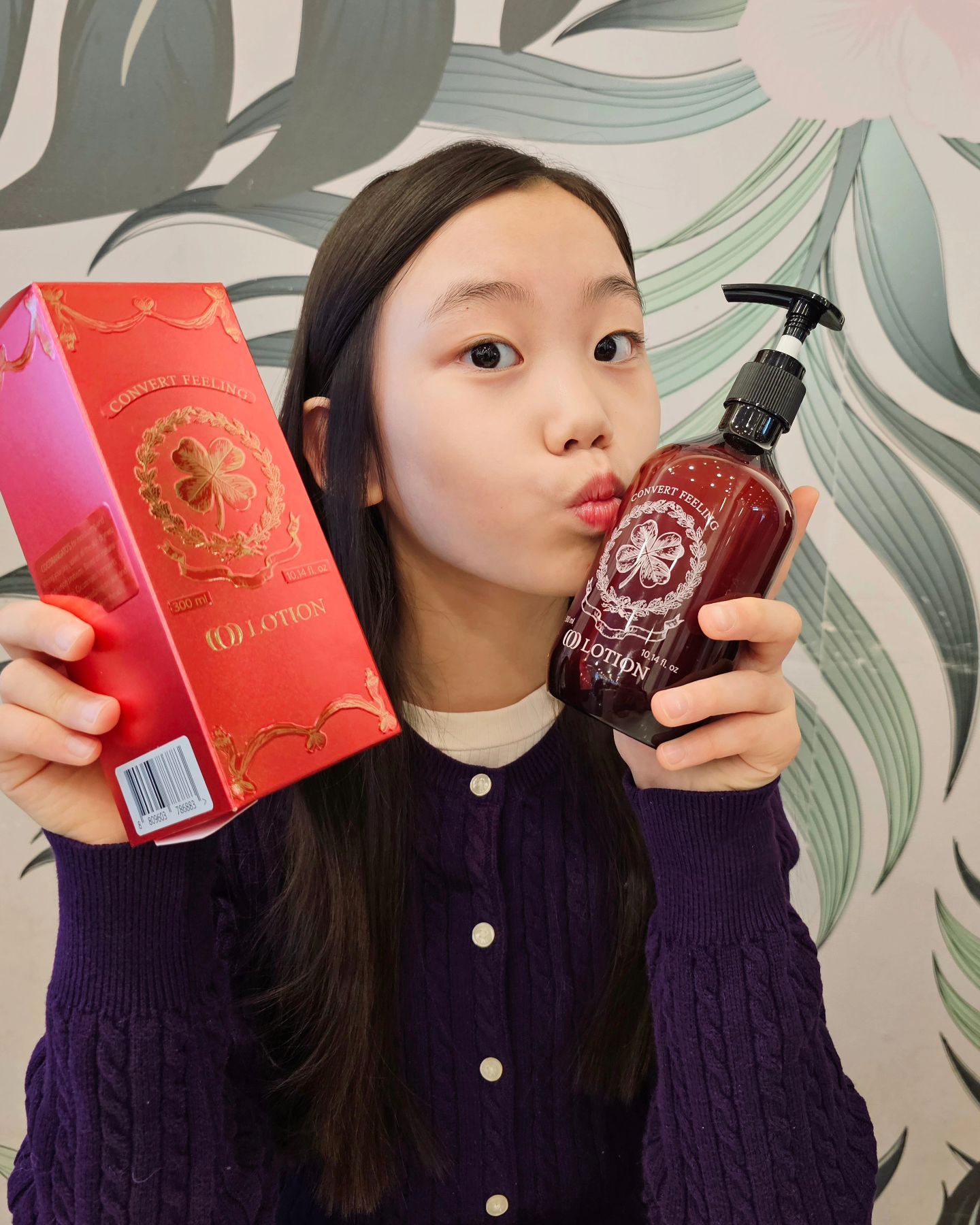 #협찬 cocorangato_official

 코코랑아토 코코넛 바디로션 🥥 리뉴얼된 300ml 

끈적임 없이 산뜻하고 촉촉한 바디로션 소개합니다 💦 

남녀노소 누구나, 얼굴부터 바디까지 올인원으로 즐겨보세요🥰

지친 피부에 에너지 팍팍
EWG green 등급💚 

유기농 코코넛오일이 함유되었을 뿐 아니라

🌿모란뿌리추출물, 병풍추출물, 황금추출물, 녹차추출물,
버지니아풍년화추출물,
라벤더오일 등
식물성 원료가 깊은 보습을 제공합니다

예민한 피부 가지신 분들도 충분히 만족할만한 부드러운 발림성이 매력적이에요🤍

자연을 담은 은은한 라벤더오일 향이 기분이 좋구요 💟

올겨울 함께 코코랑아토해요🥥

#코코랑아토 #바디로션 #유아바디허션 #아토피 #민감성피부 #보습템 #수분로션