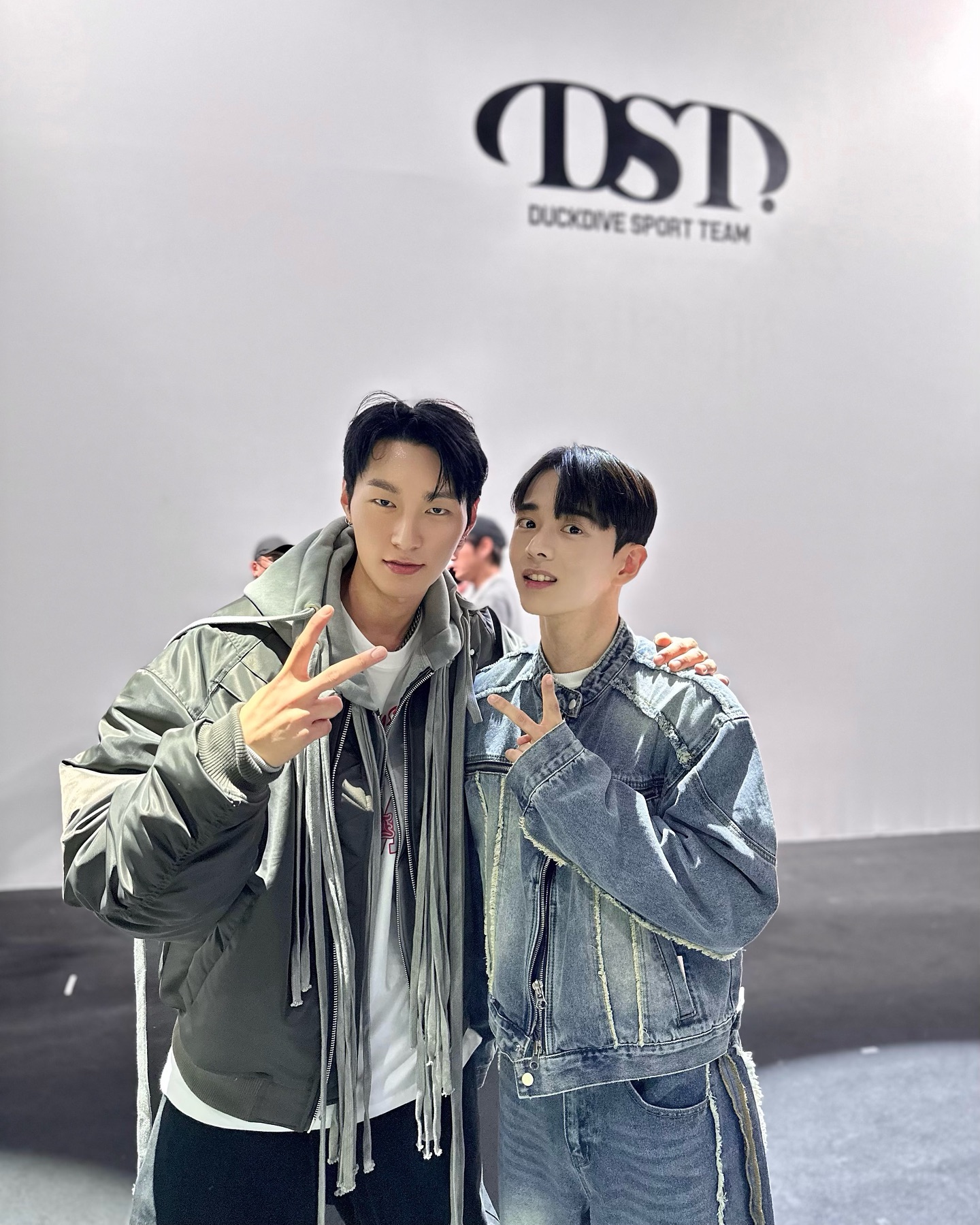 2025 S/S 서울패션위크
초대해주셔서 감사합니다🙏🏻
.
.
.
#seoulfashoinweek #서울패션위크 #fashionweek #패션위크 #하이키 #넬